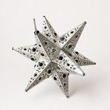 Estrellas de hojalata con canicas