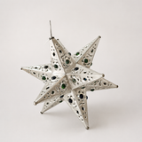Estrellas de hojalata con canicas