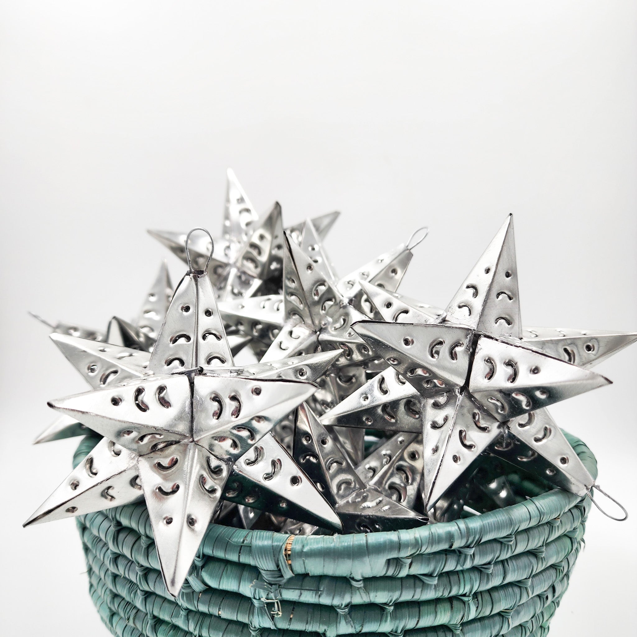 Estrella de hojalata plateada