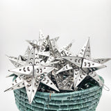 Estrella de hojalata plateada