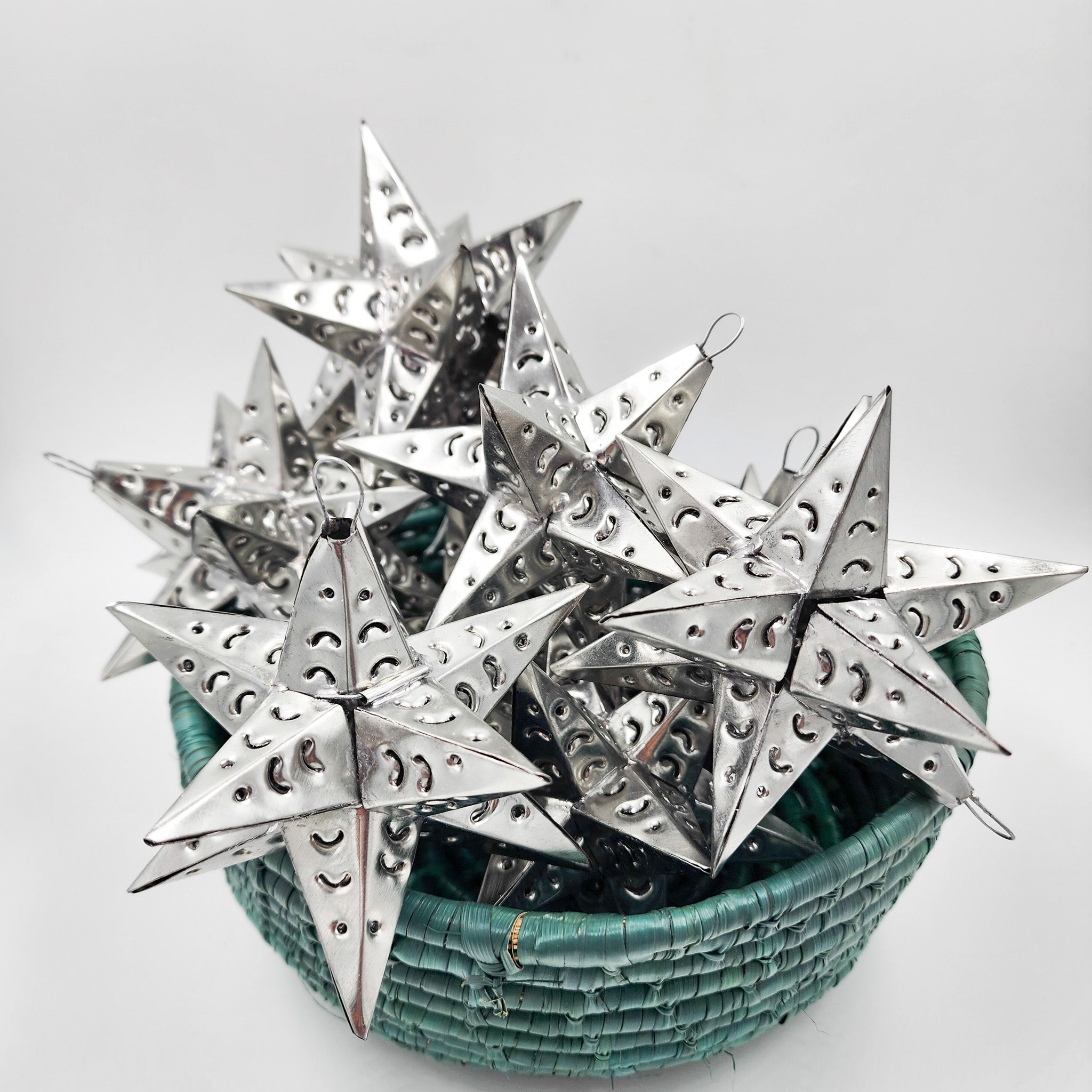 Estrella de hojalata plateada