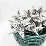 Estrella de hojalata plateada