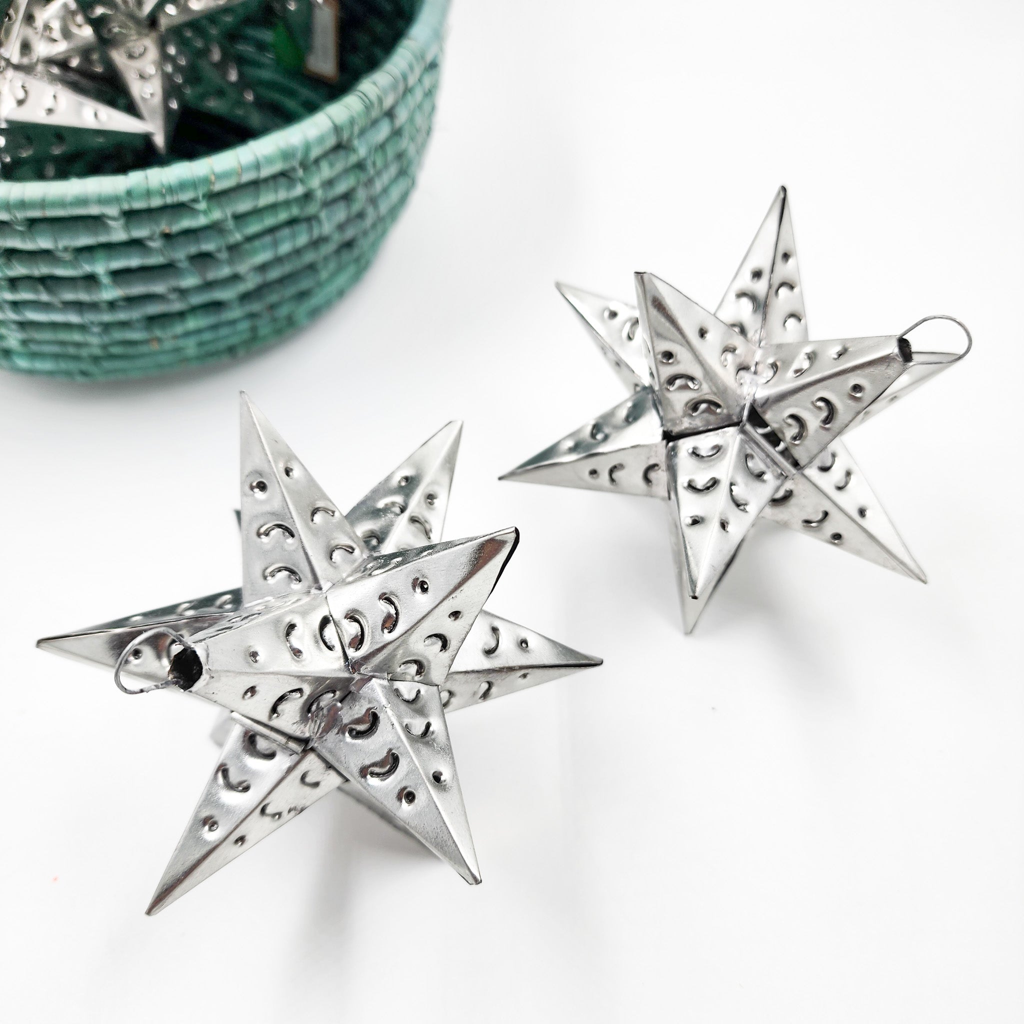 Estrella de hojalata plateada