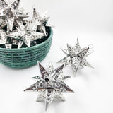 Estrella de hojalata plateada