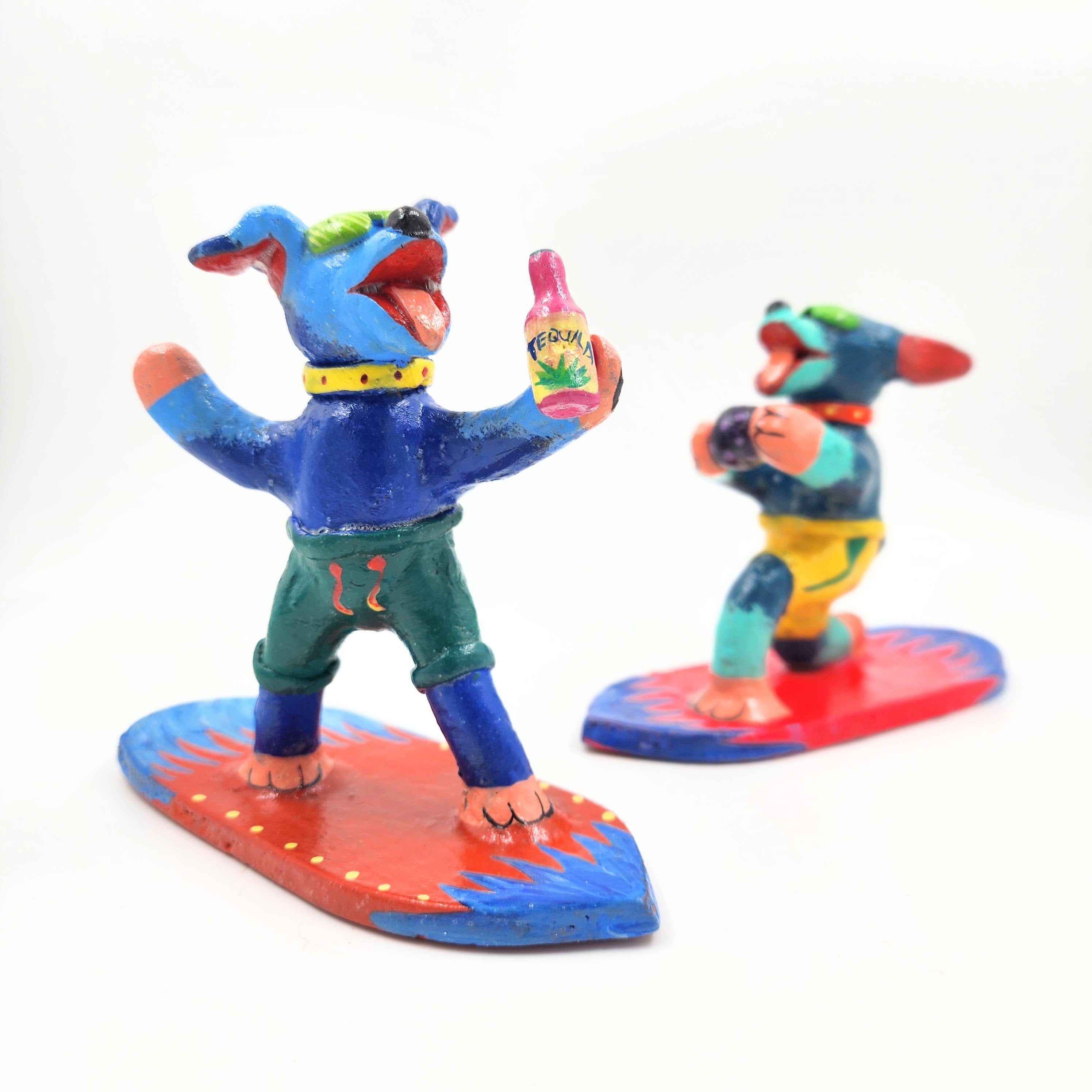 Perritos surfistas de Barro Betus artesanal