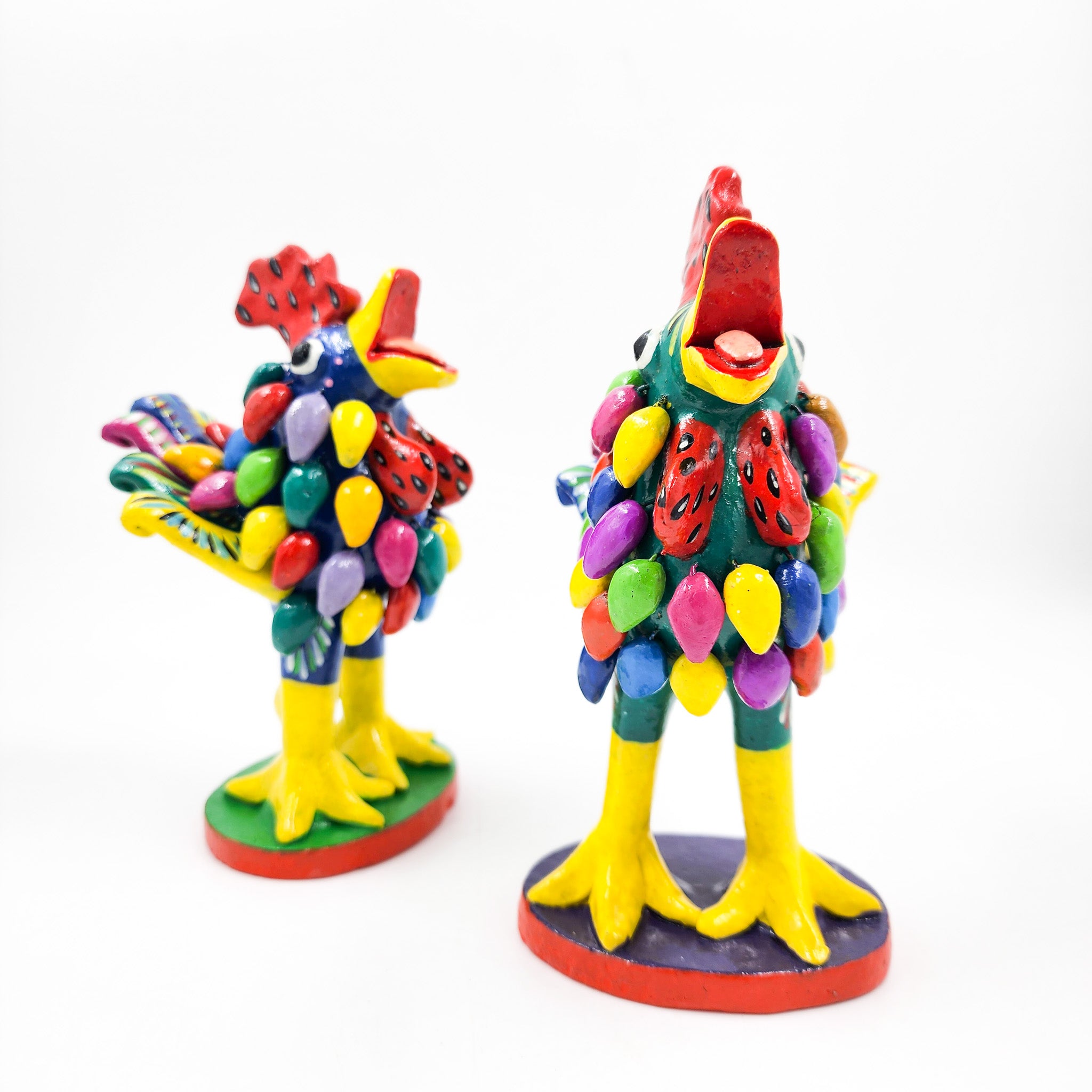 Gallo con plumas de Barro Betus artesanal