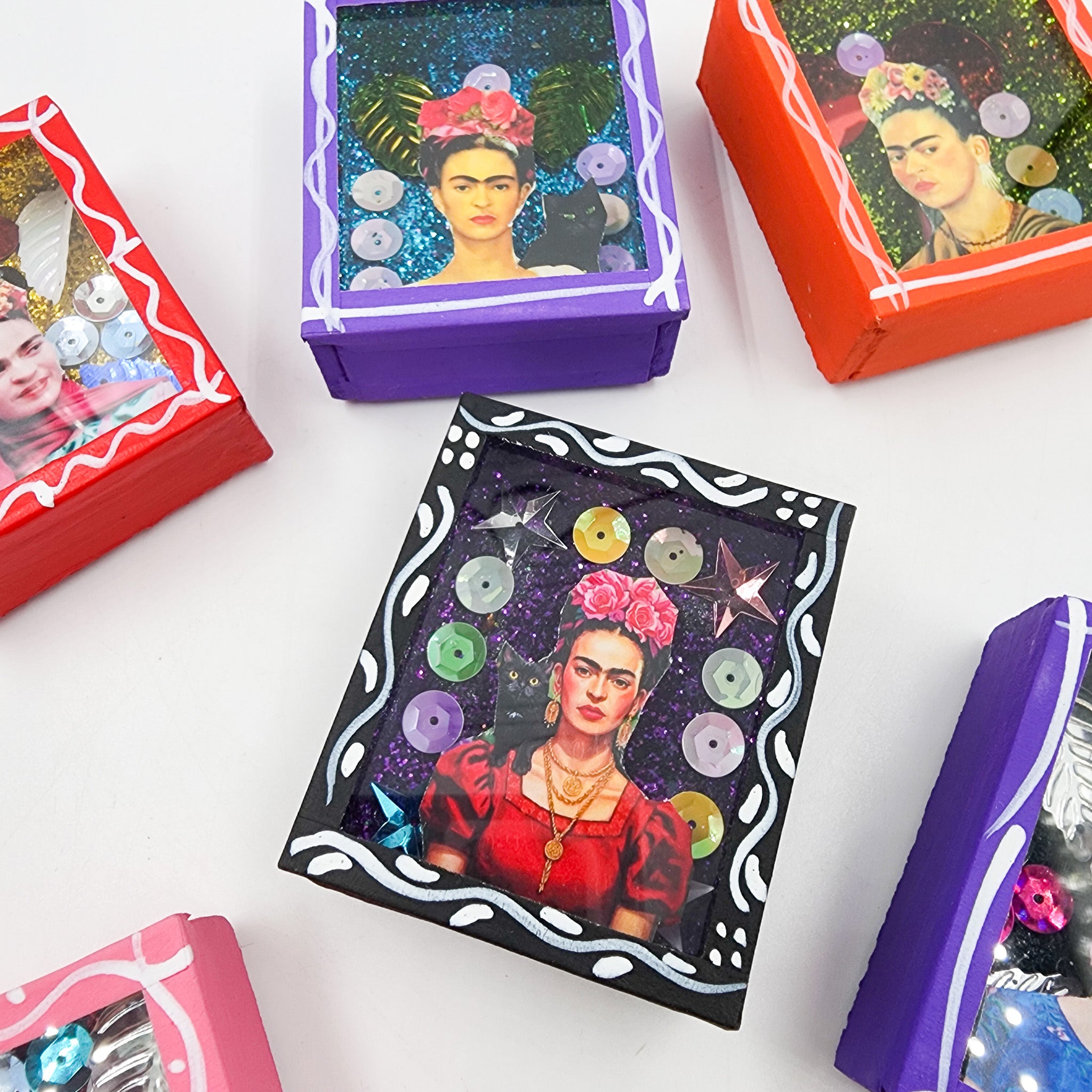 Imán nicho Virgen de Guadalupe y Frida Kahlo