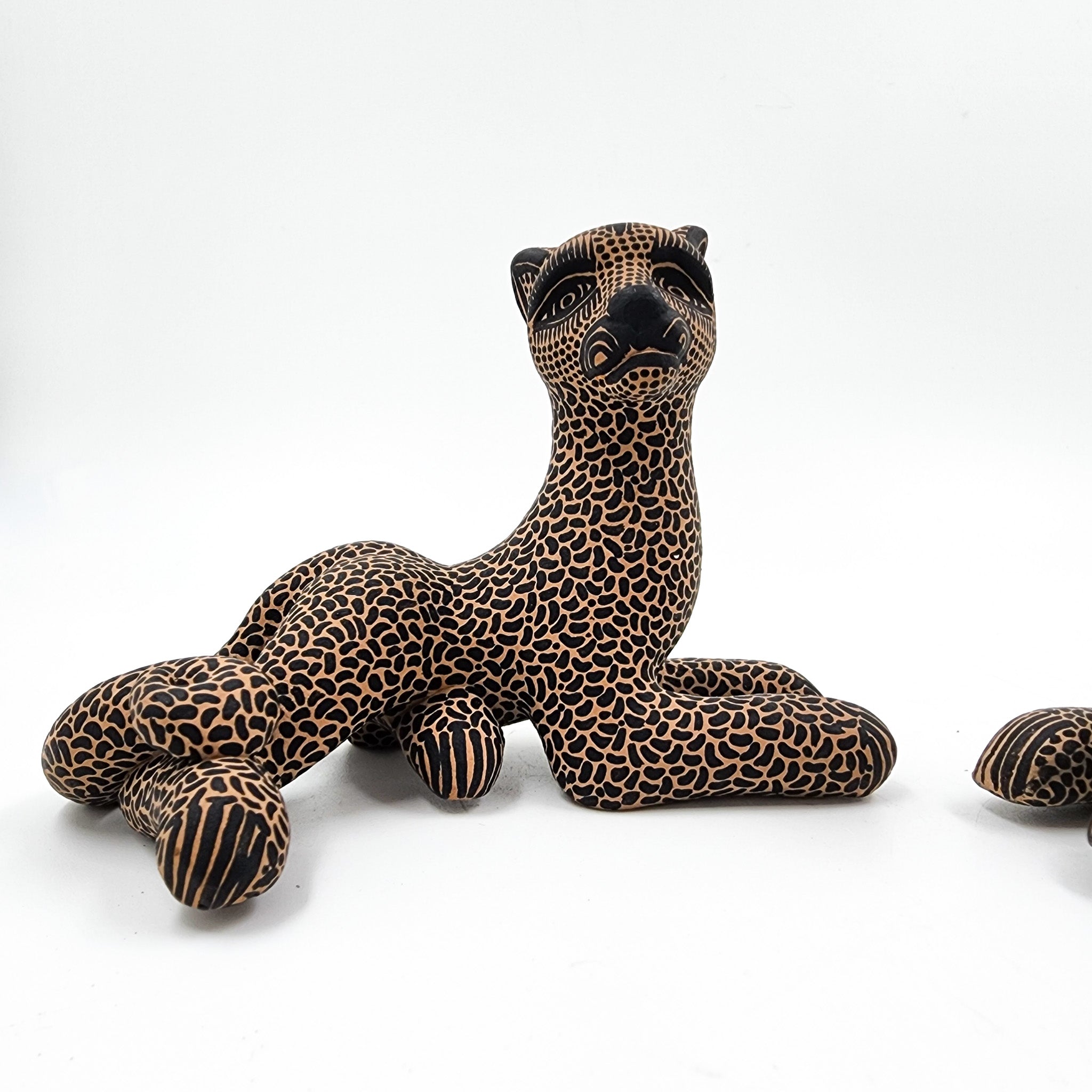 Jaguares de barro artesanal