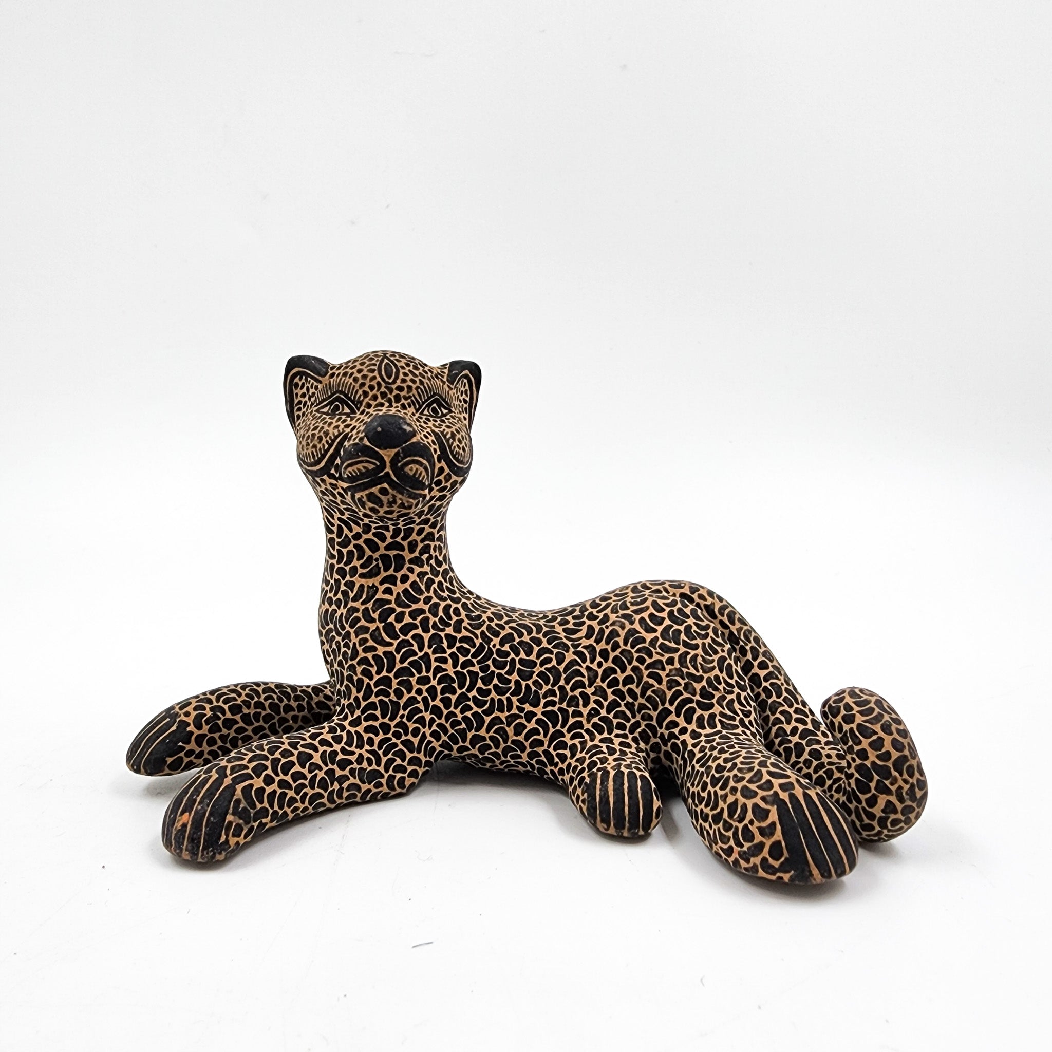 Jaguares de barro artesanal