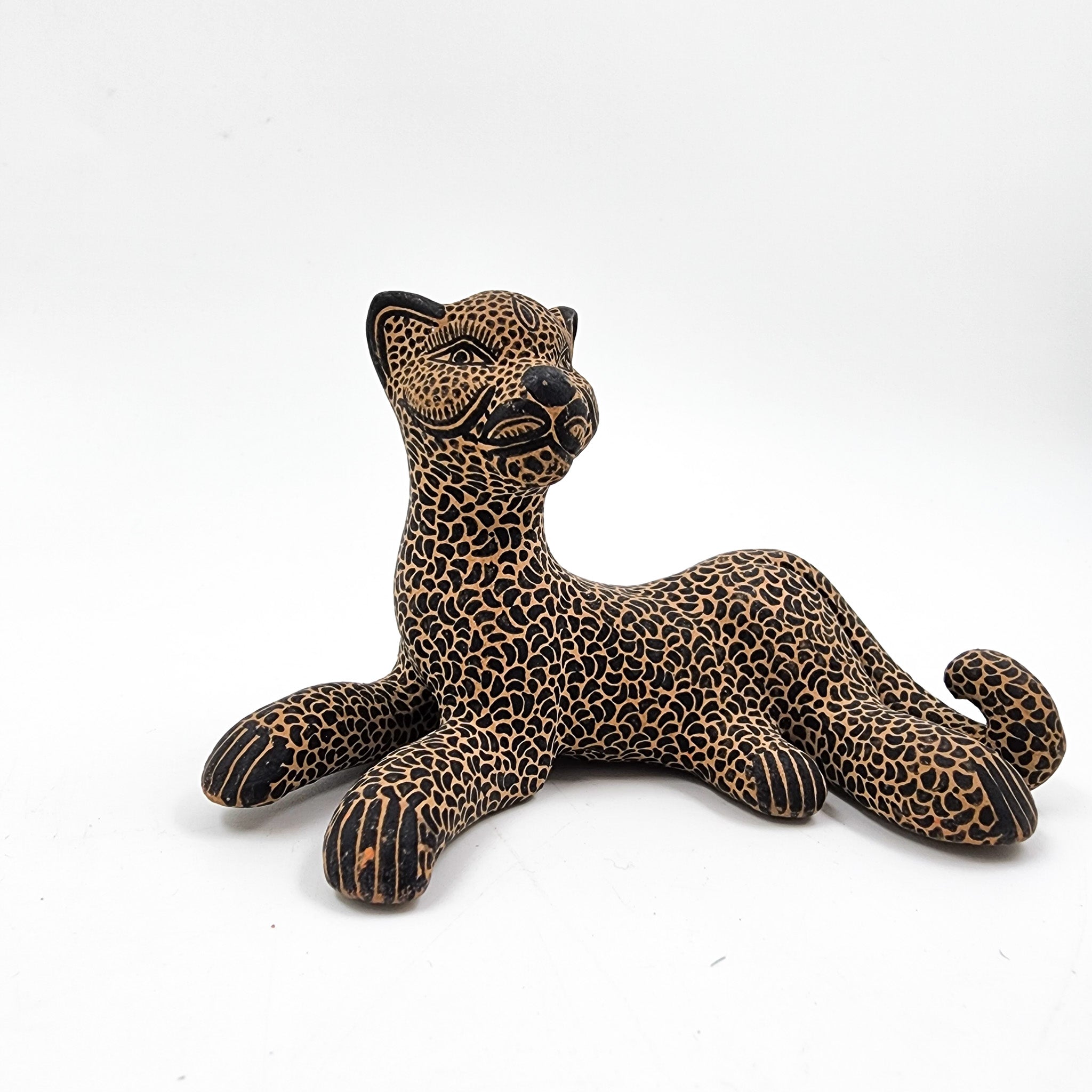 Jaguares de barro artesanal