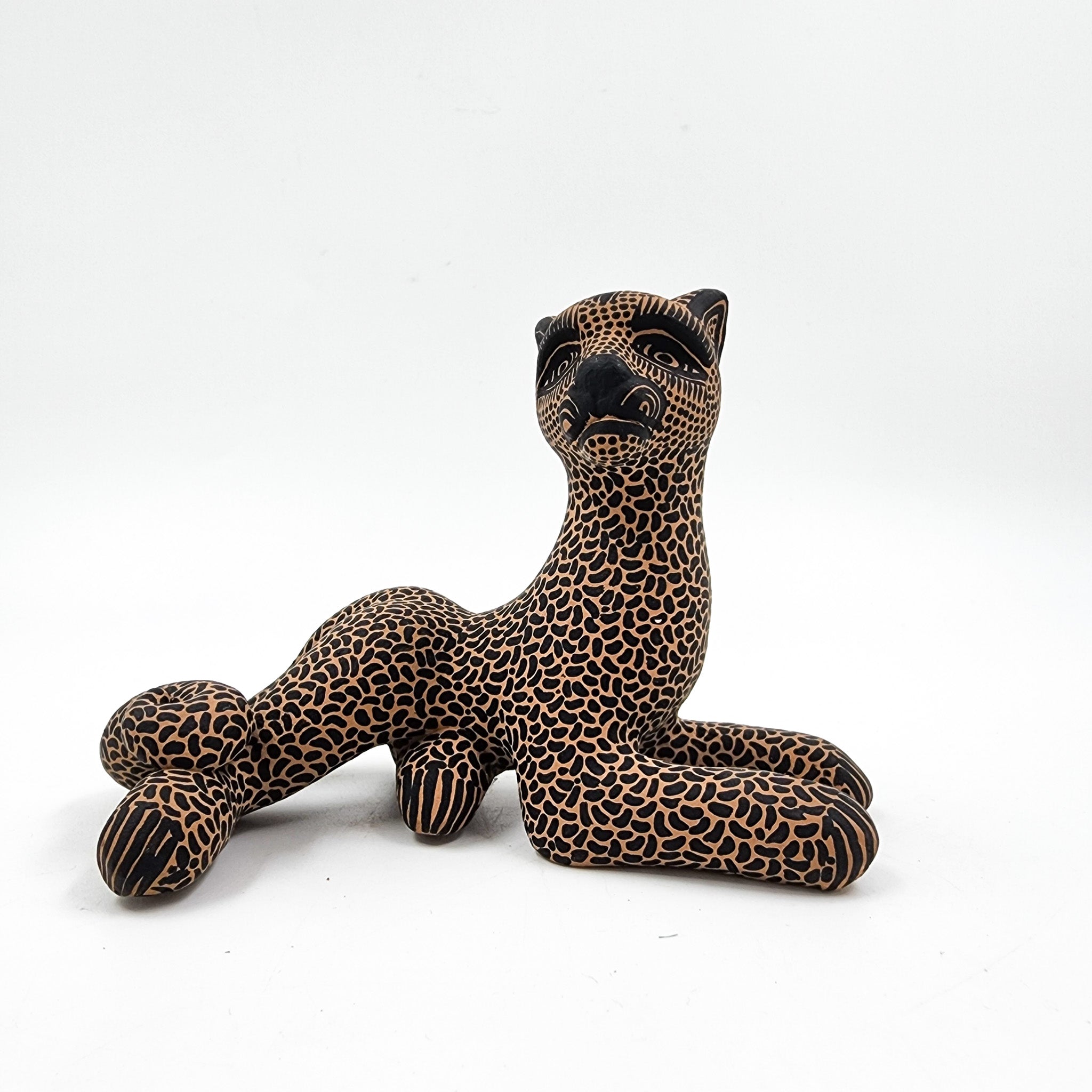 Jaguares de barro artesanal