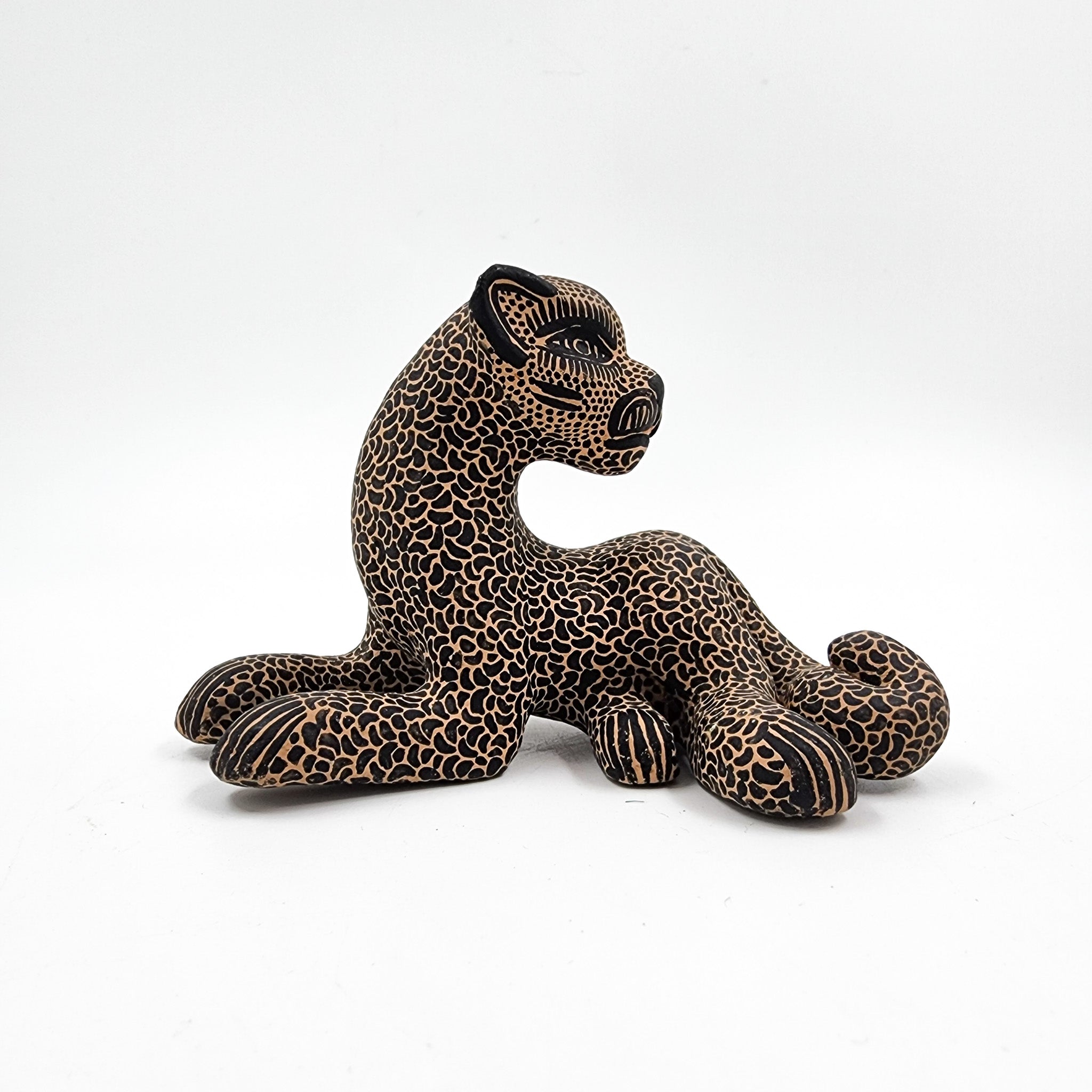 Jaguares de barro artesanal