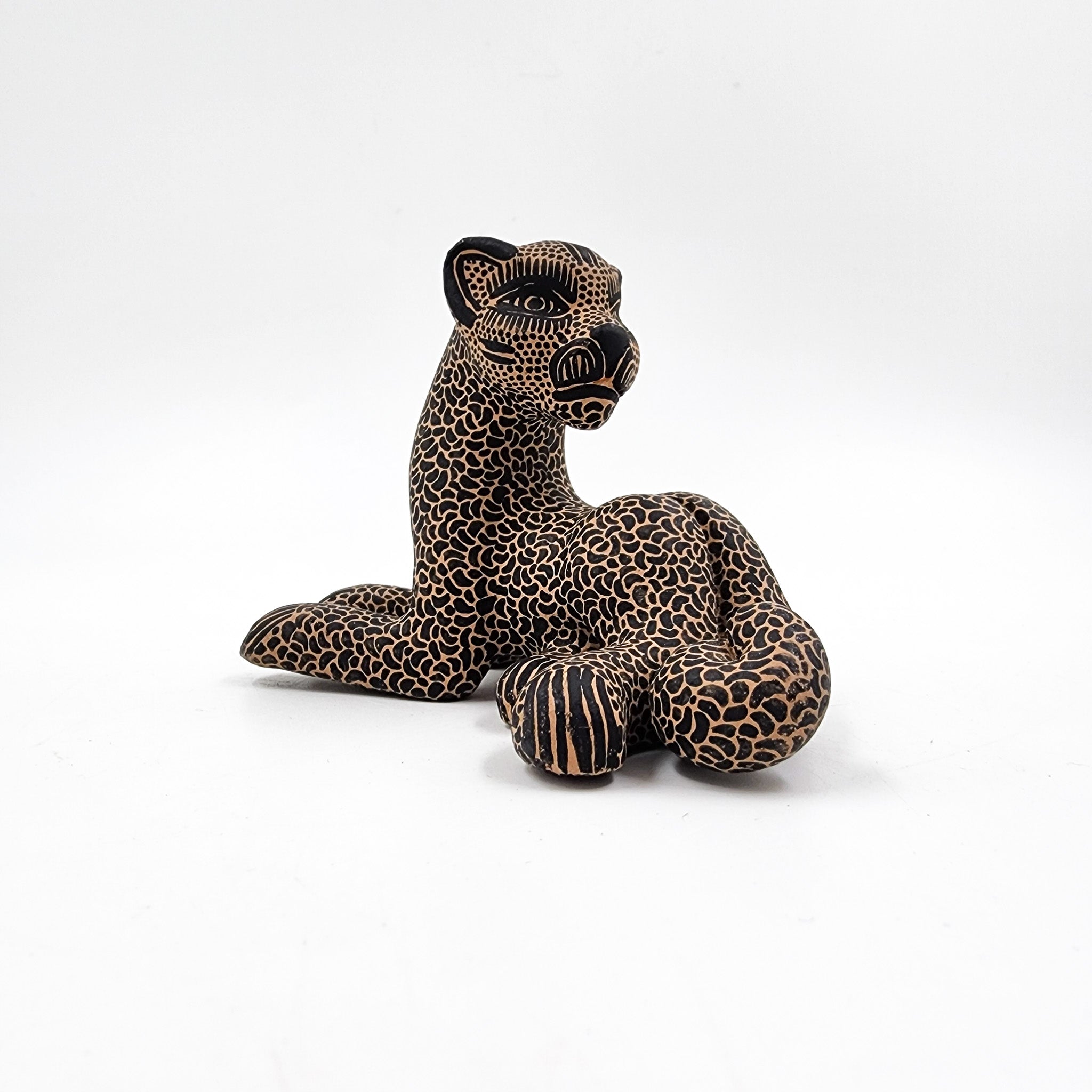 Jaguares de barro artesanal
