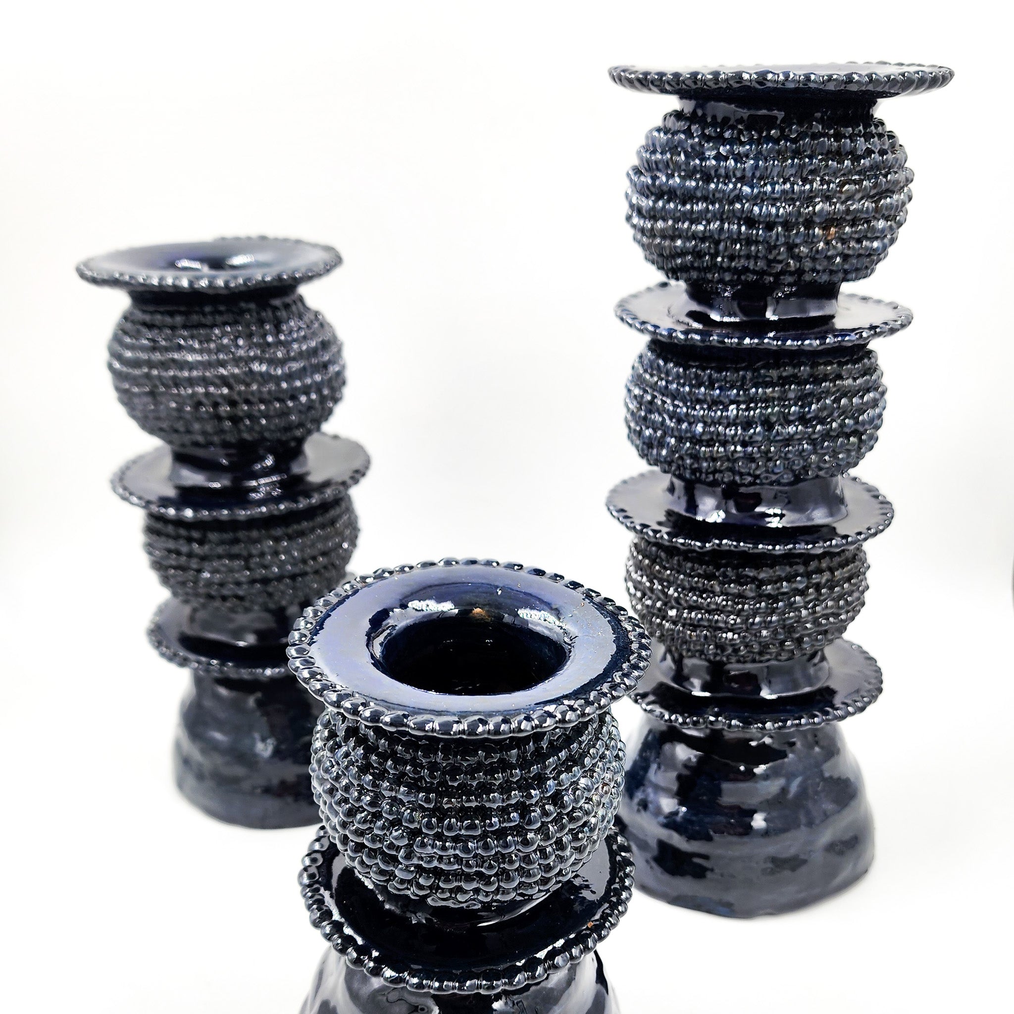 Juego de 3 candelabros de barro vidriado azul marino