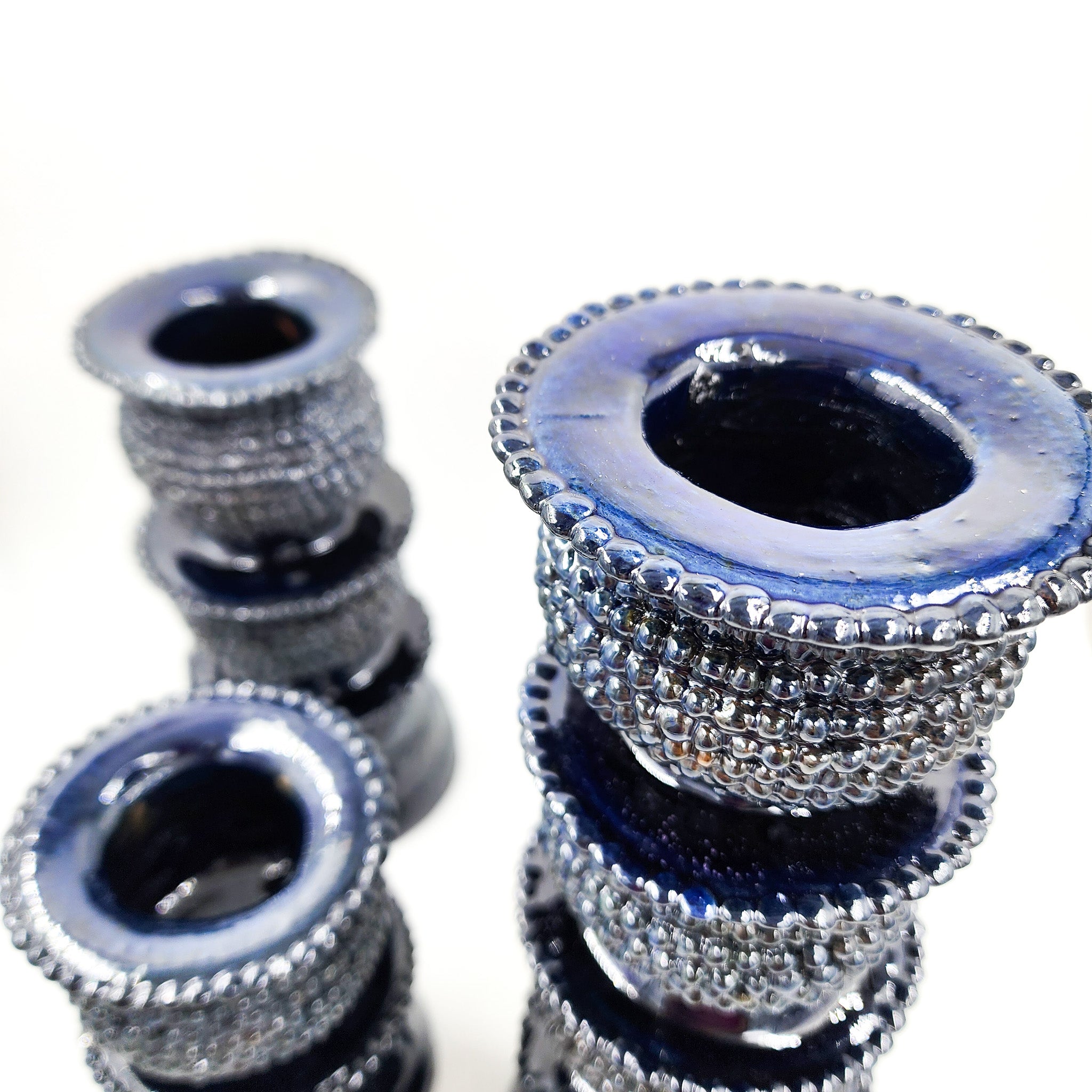 Juego de 3 candelabros de barro vidriado azul marino