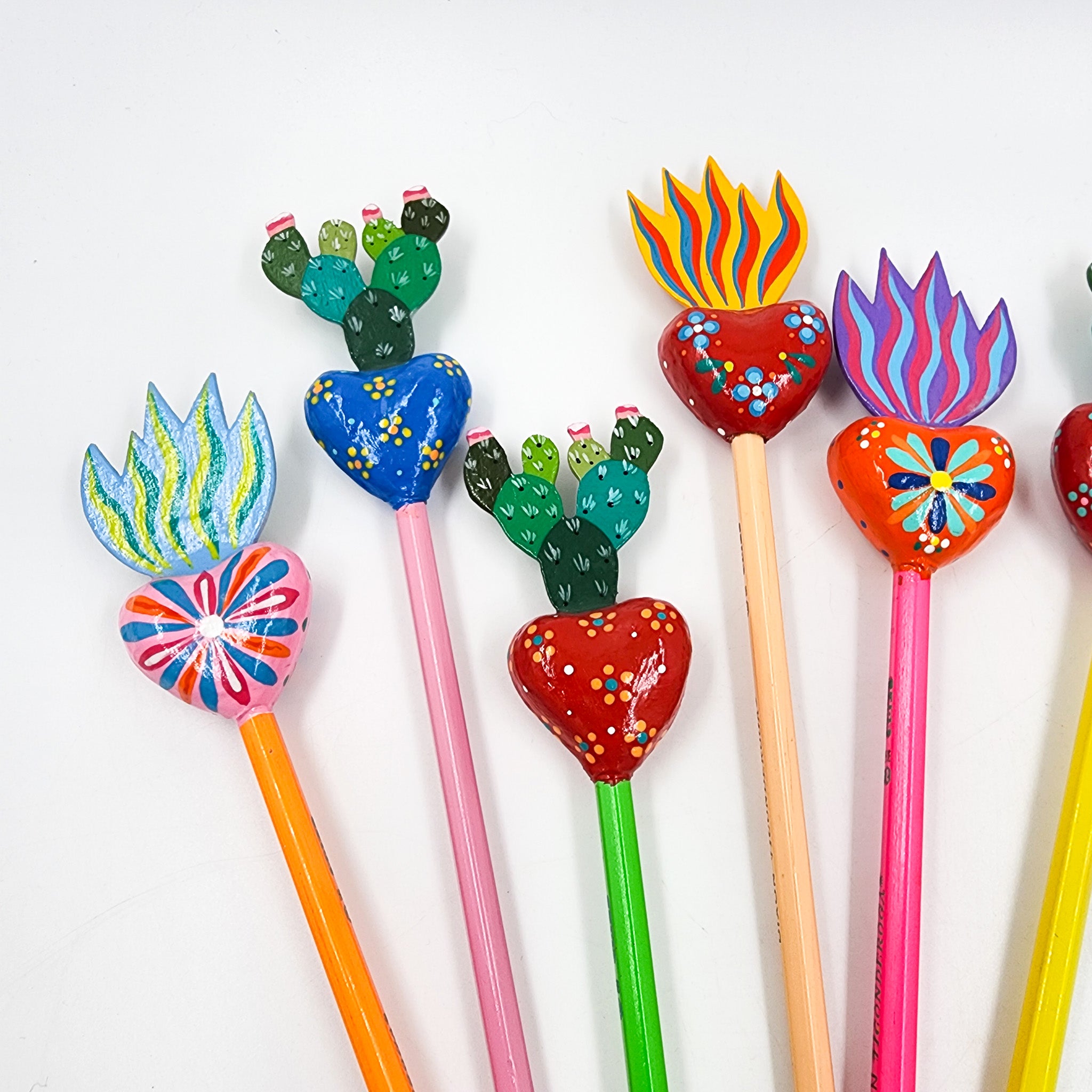 Lápices con figuras de cartón