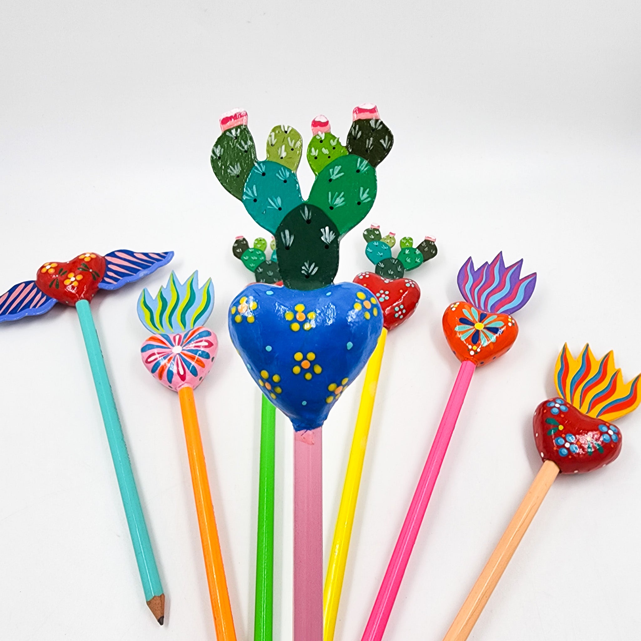 Lápices con figuras de cartón