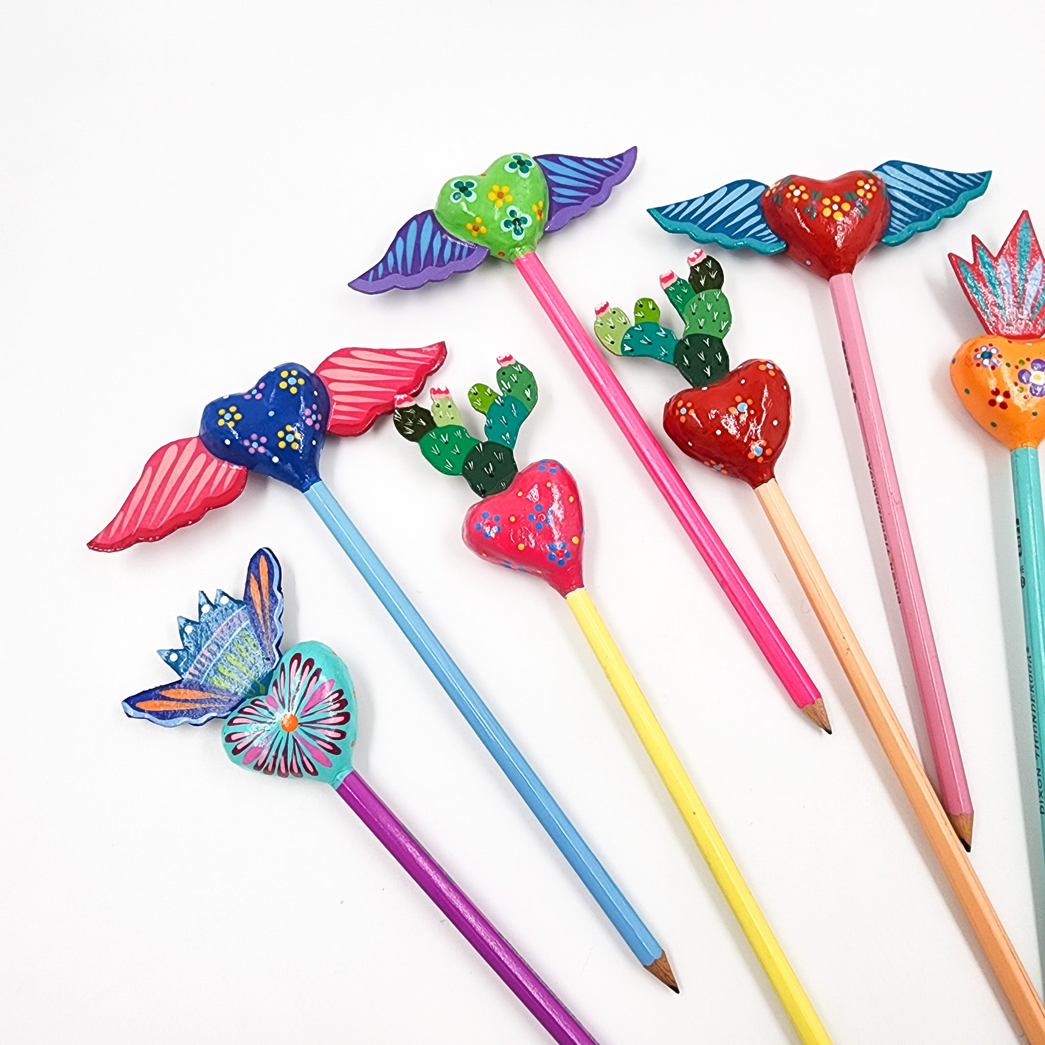 Lápices con figuras de cartón