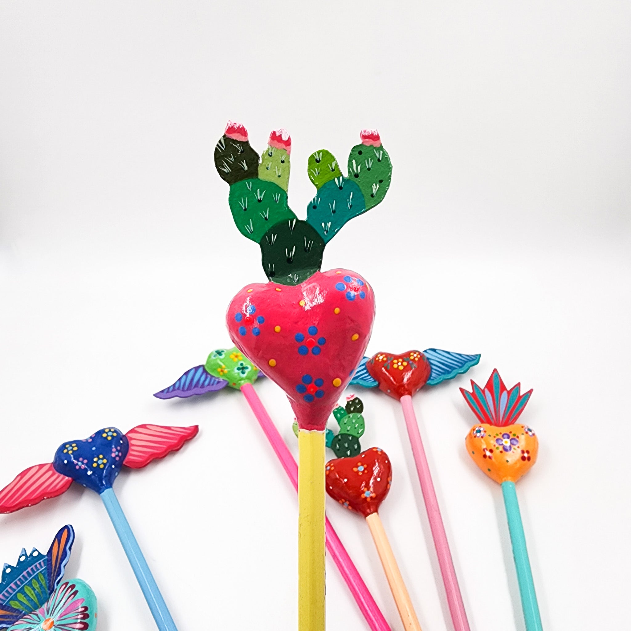 Lápices con figuras de cartón