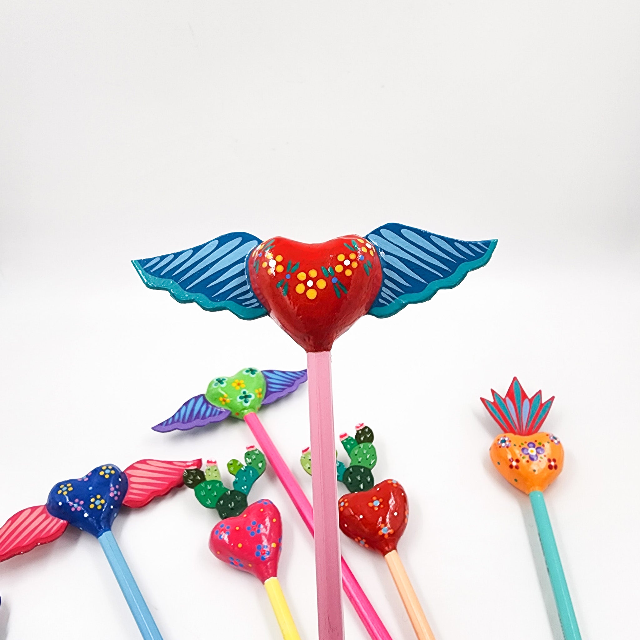 Lápices con figuras de cartón