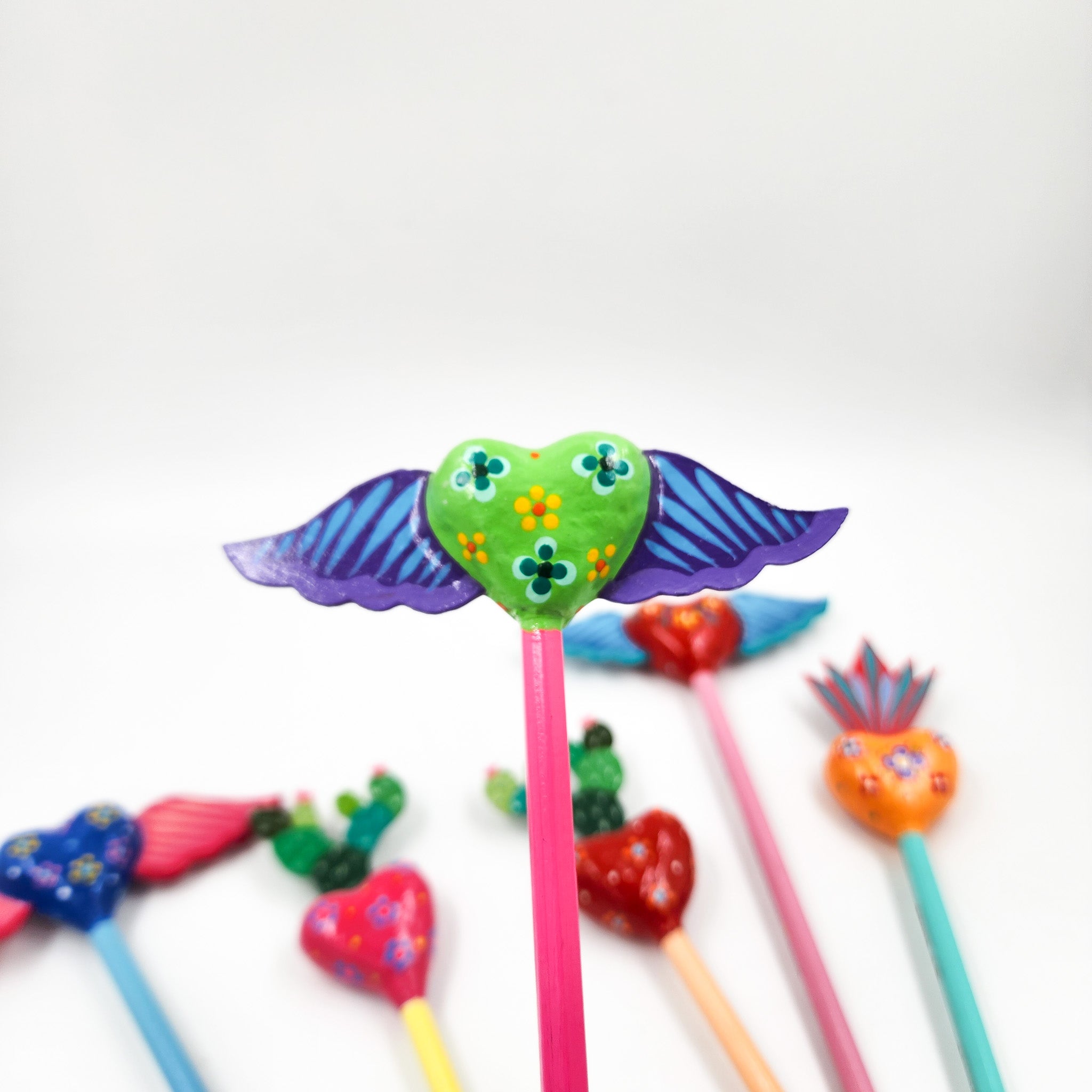 Lápices con figuras de cartón