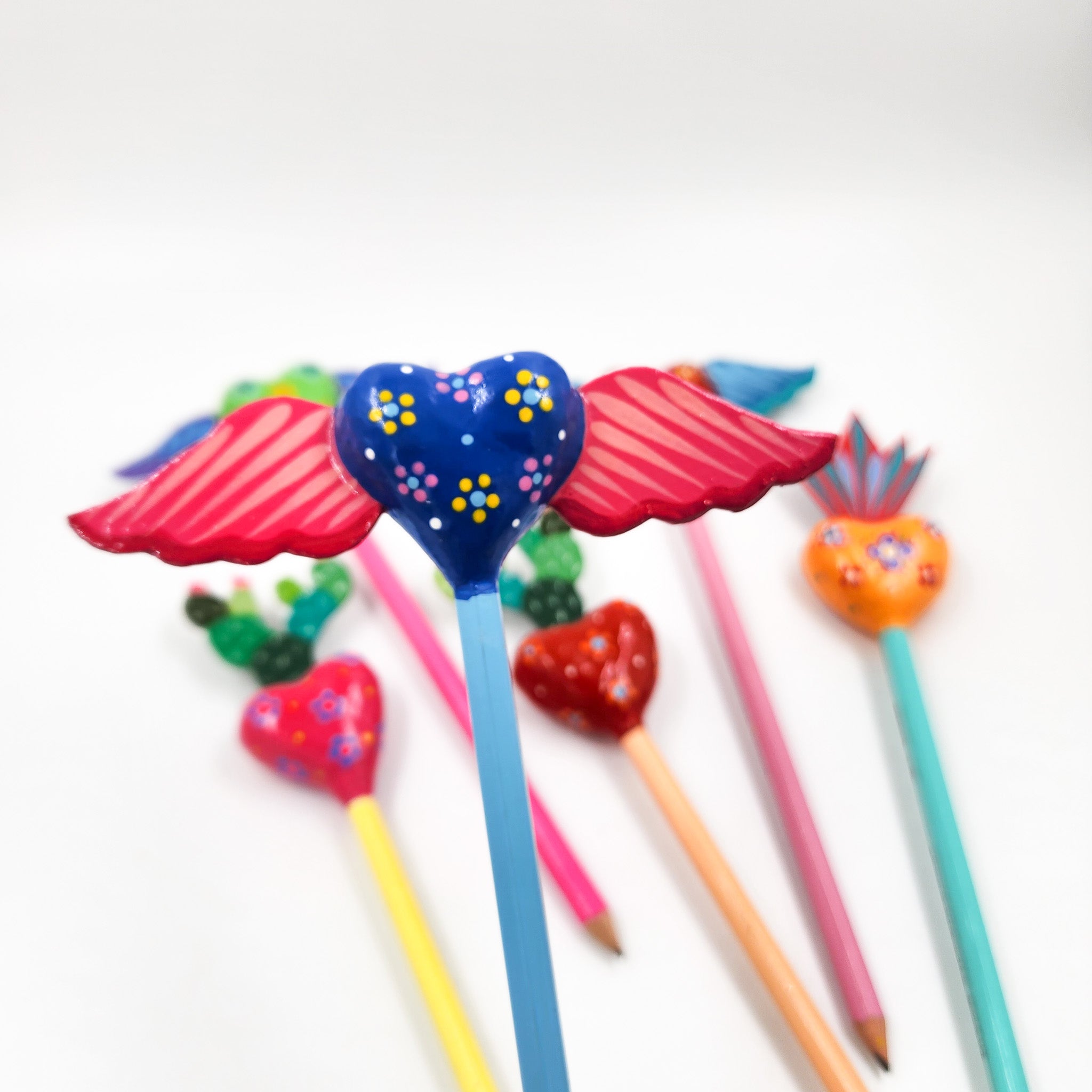 Lápices con figuras de cartón