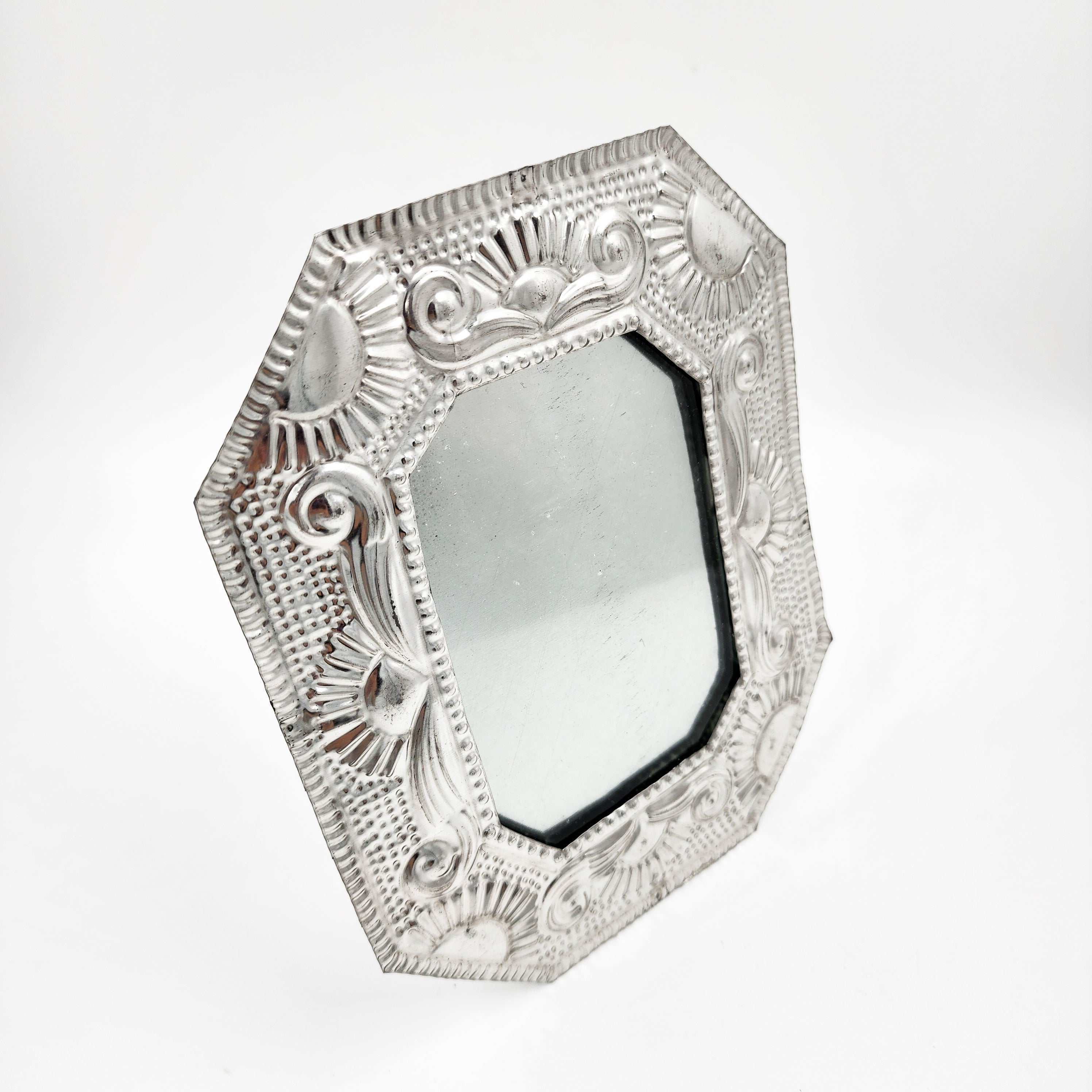 Marco para fotos de hojalata repujada