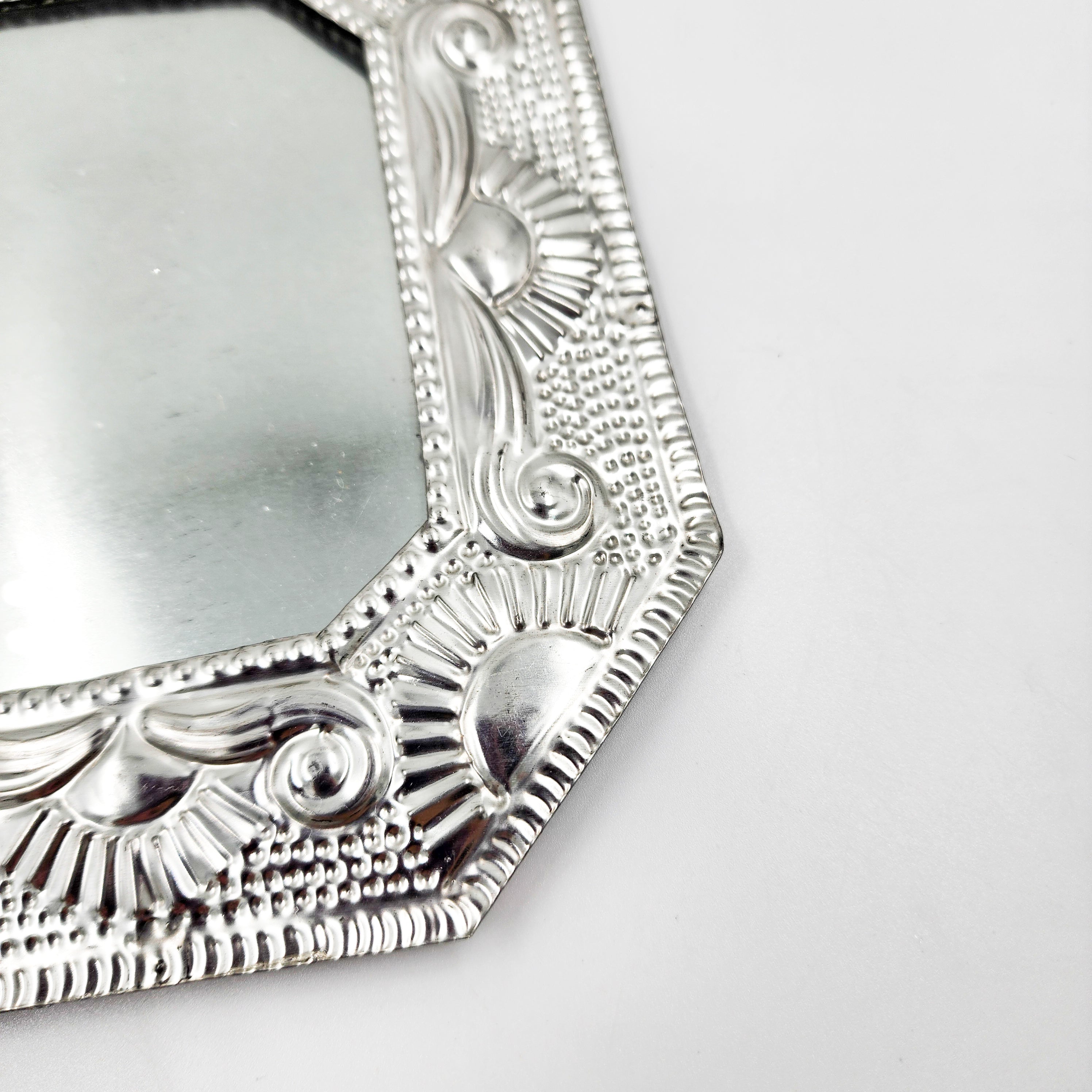 Marco para fotos de hojalata repujada