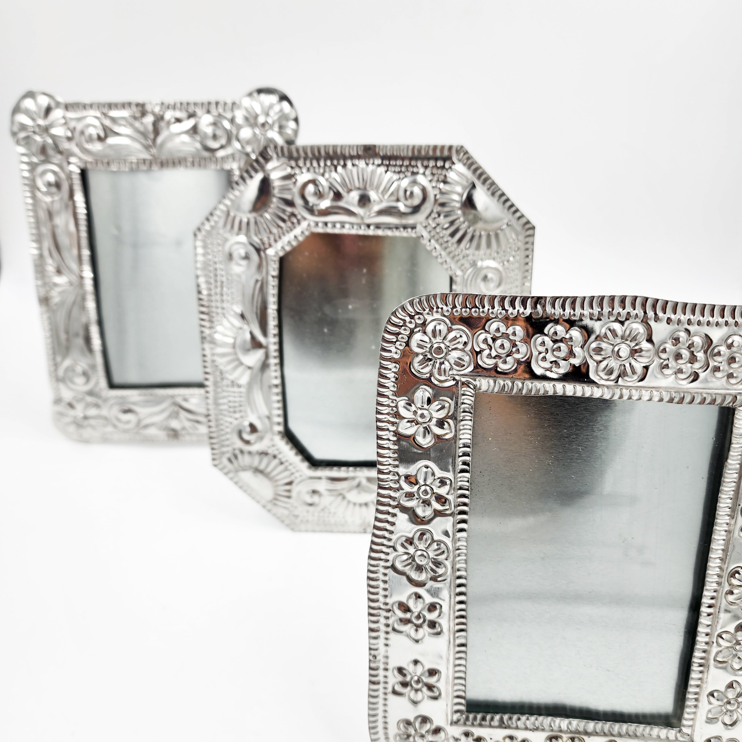 Marco para fotos de hojalata repujada