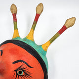 Máscara muñeca con corona hecha de coco