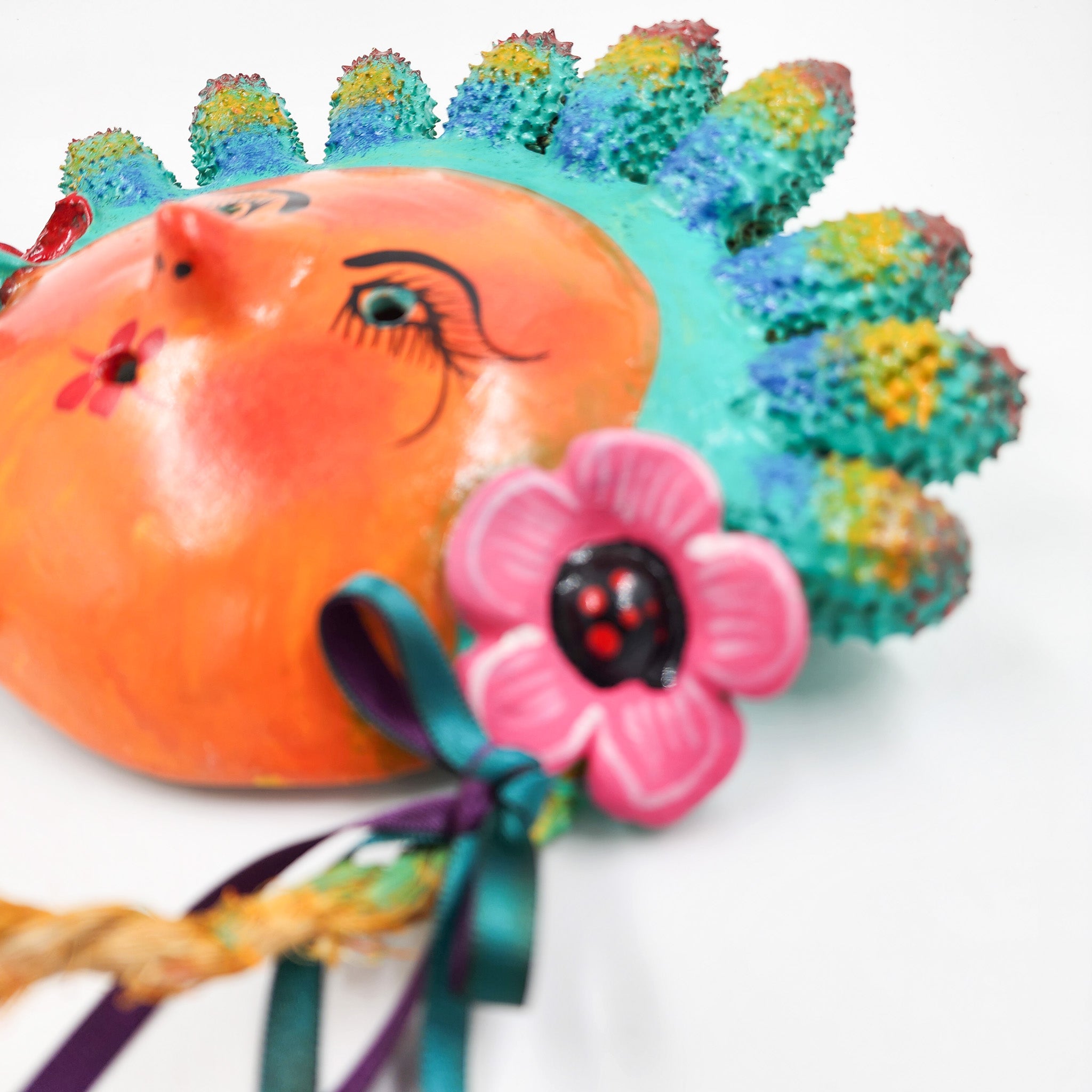 Máscara muñequita hecha de coco