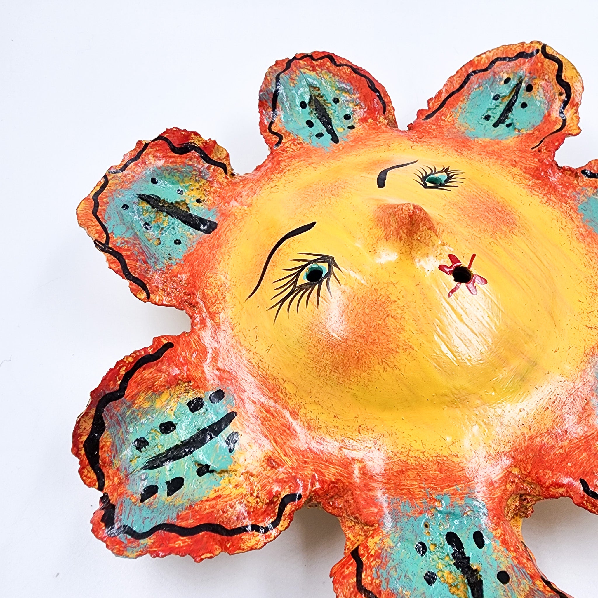 Máscara Sol hecha de coco