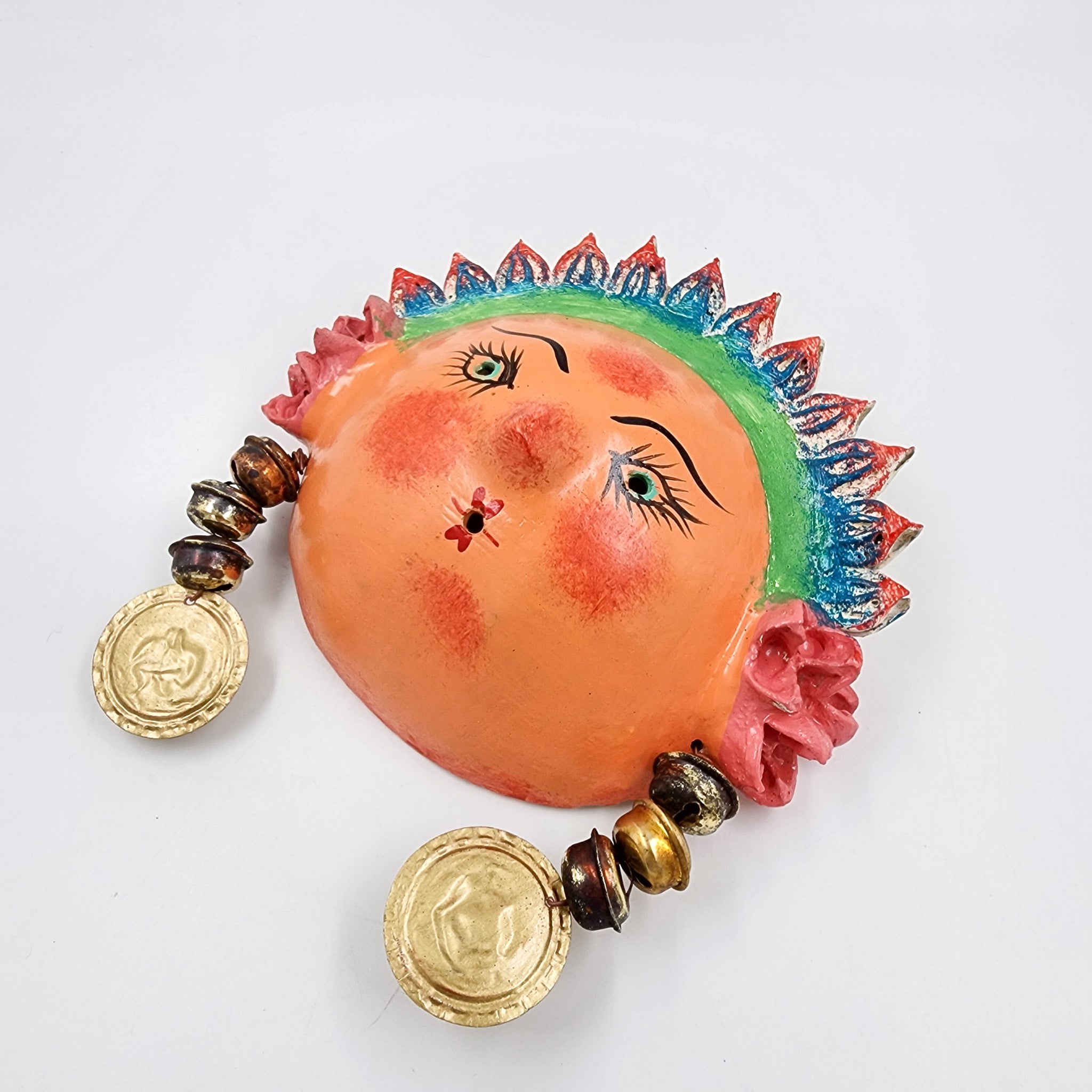 Máscara muñeca con aura hecha de coco