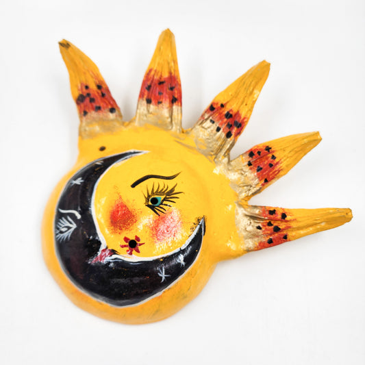 Máscara Eclipse hecha de coco