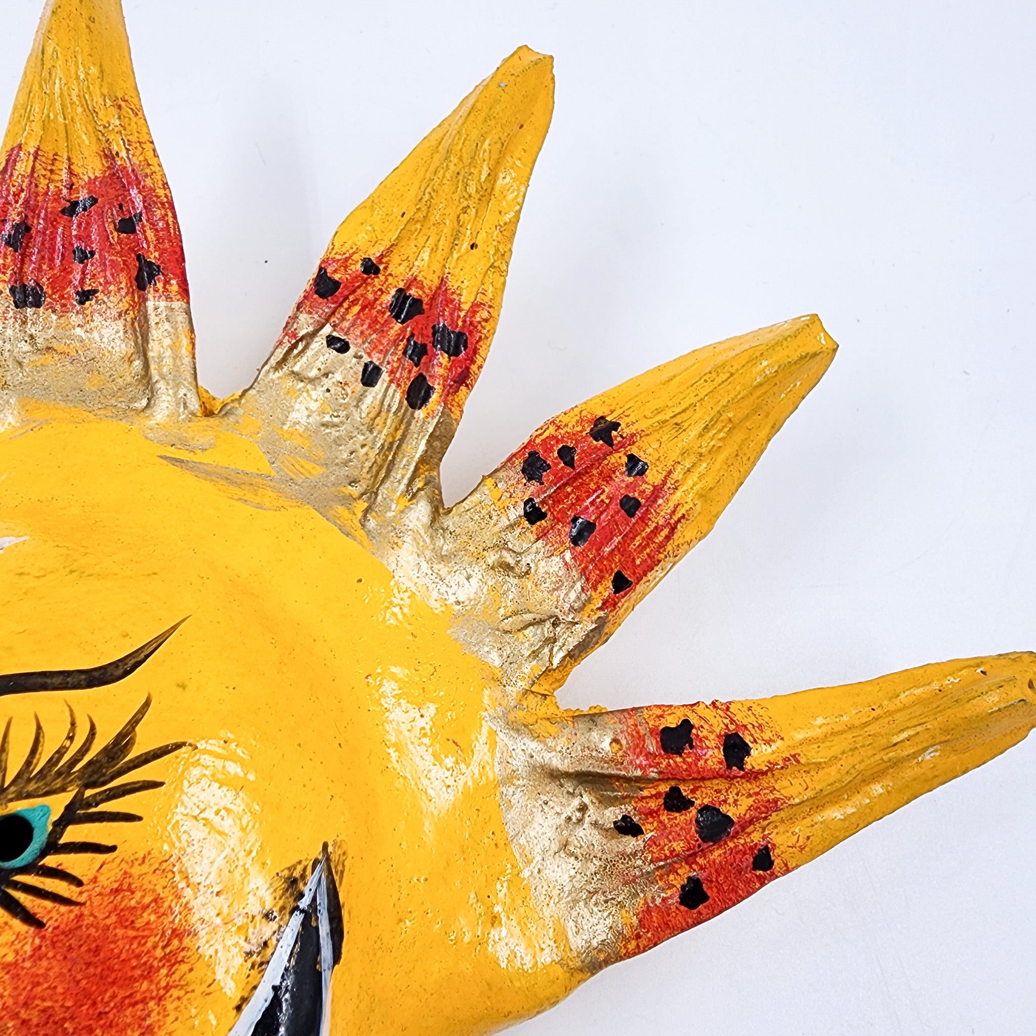 Máscara Eclipse hecha de coco