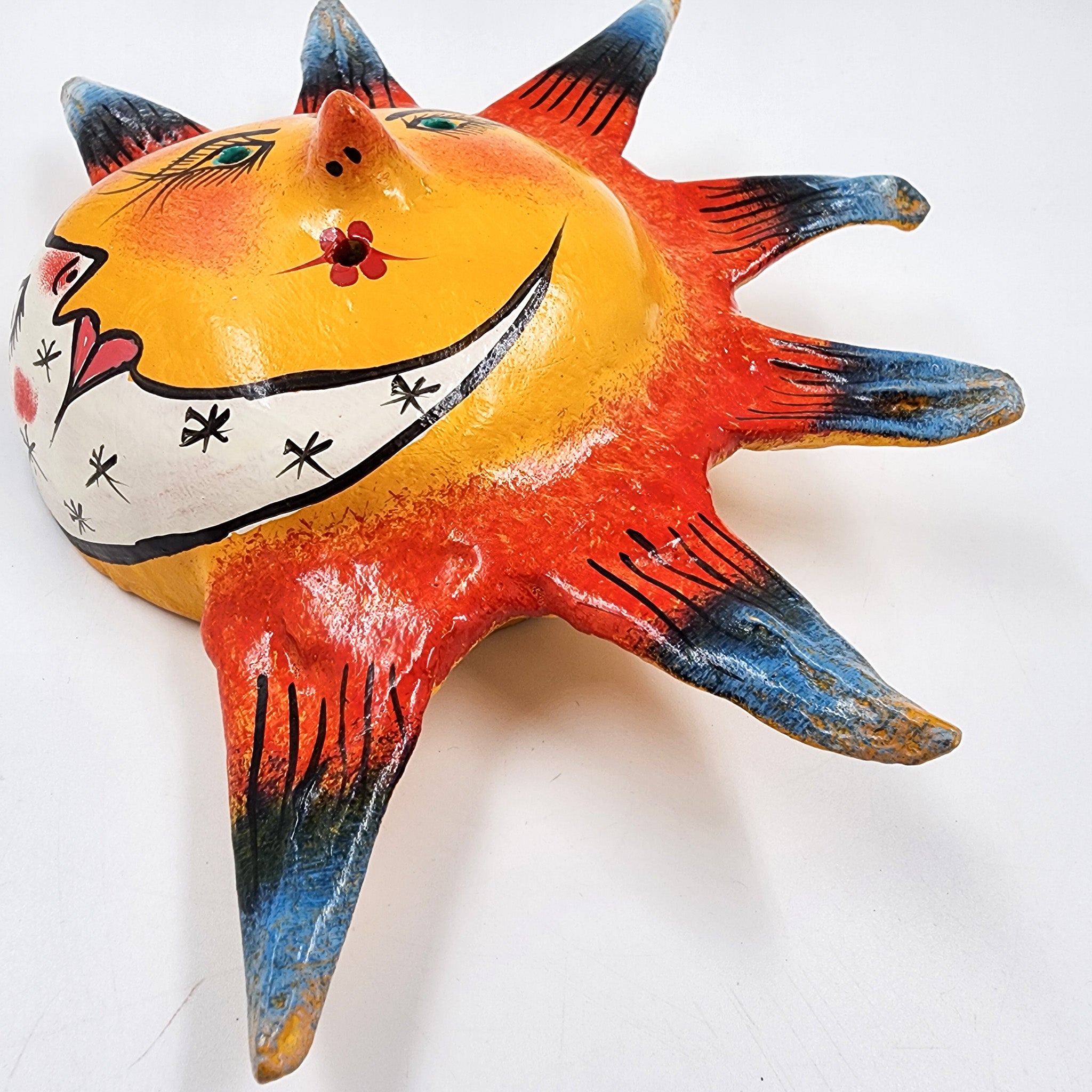 Máscara Eclipse hecha de coco