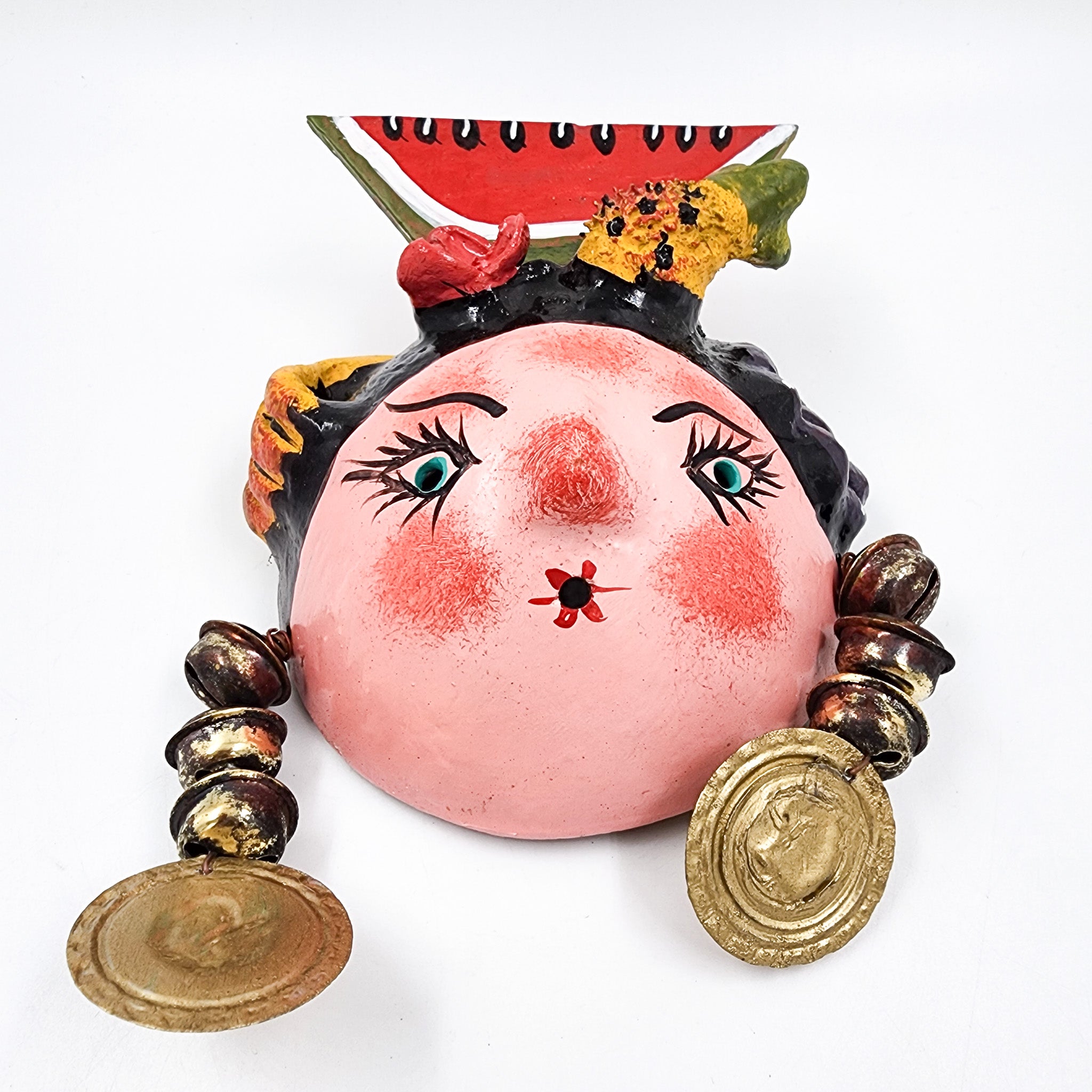 Máscara muñeca con sandía hecha de coco