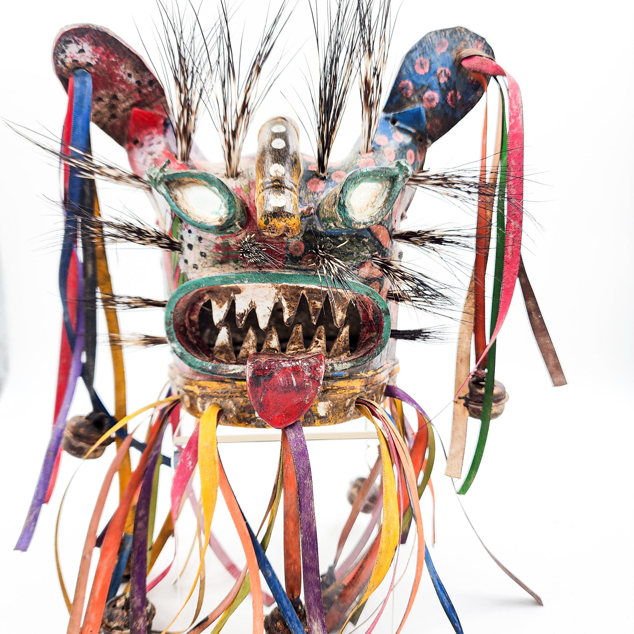 Máscara de Tecuán de cuero y pelo de jabalí