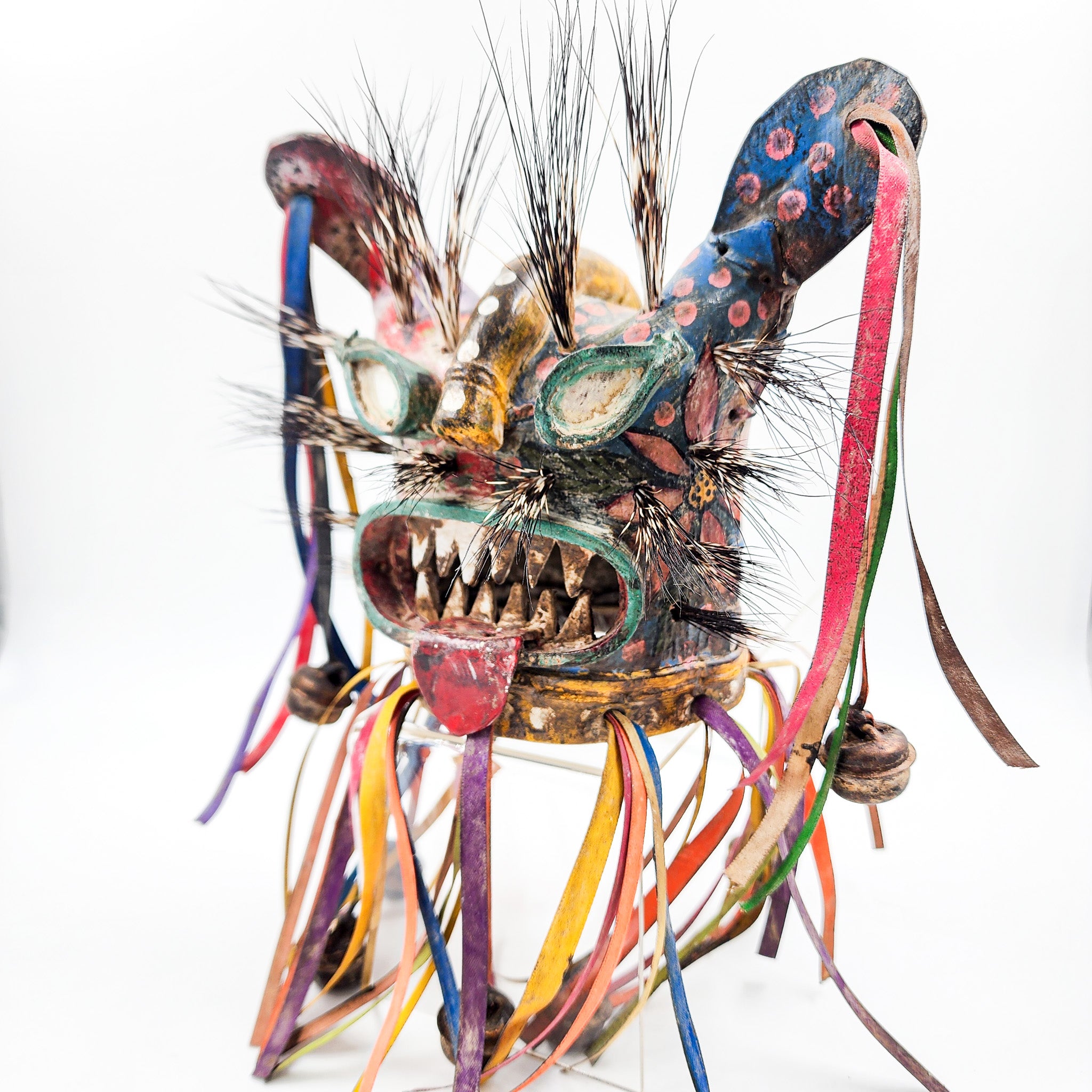 Máscara de Tecuán de cuero y pelo de jabalí