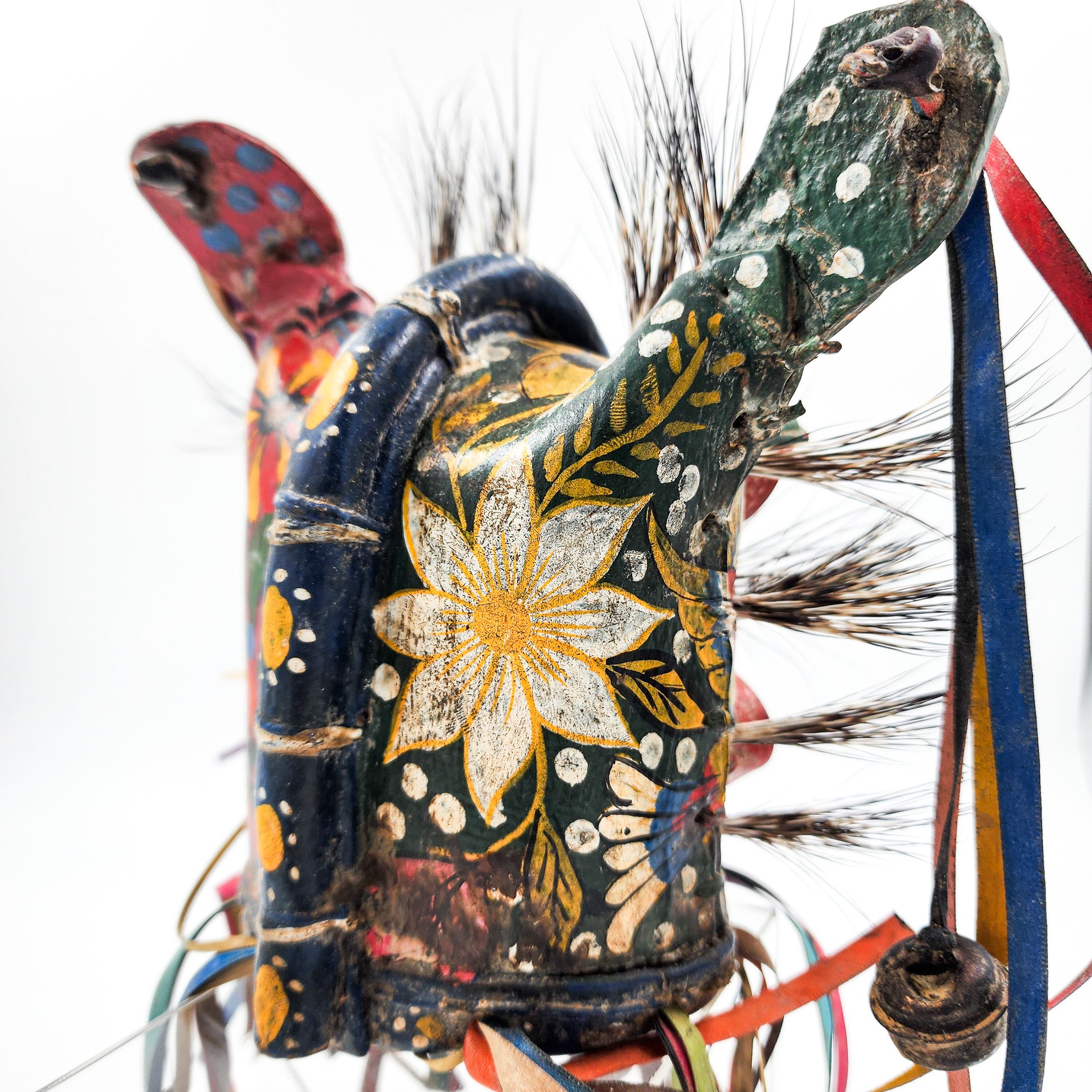 Máscara de Tecuán de cuero y pelo de jabalí