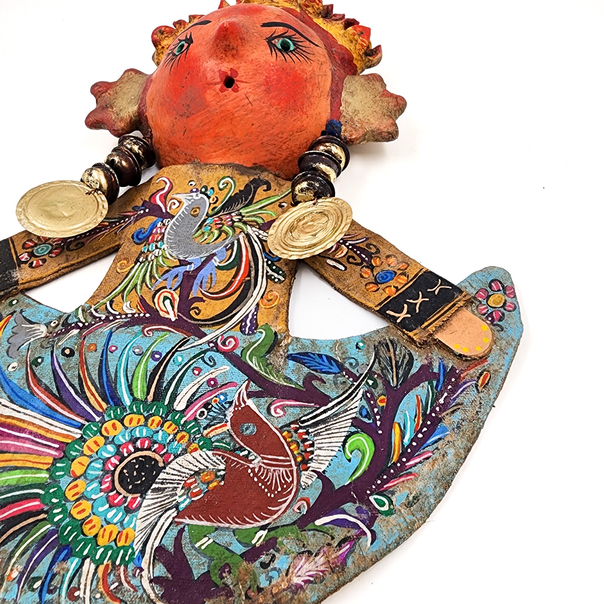 Muñeca artesanal con máscara de coco