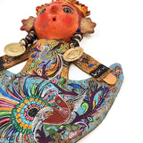 Muñeca artesanal con máscara de coco