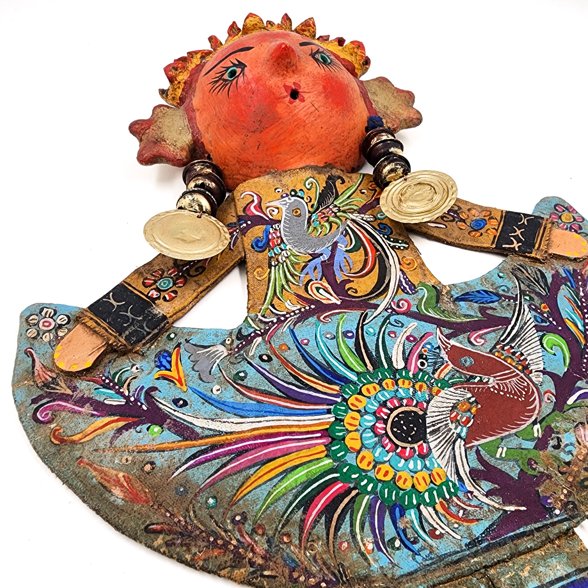 Muñeca artesanal con máscara de coco