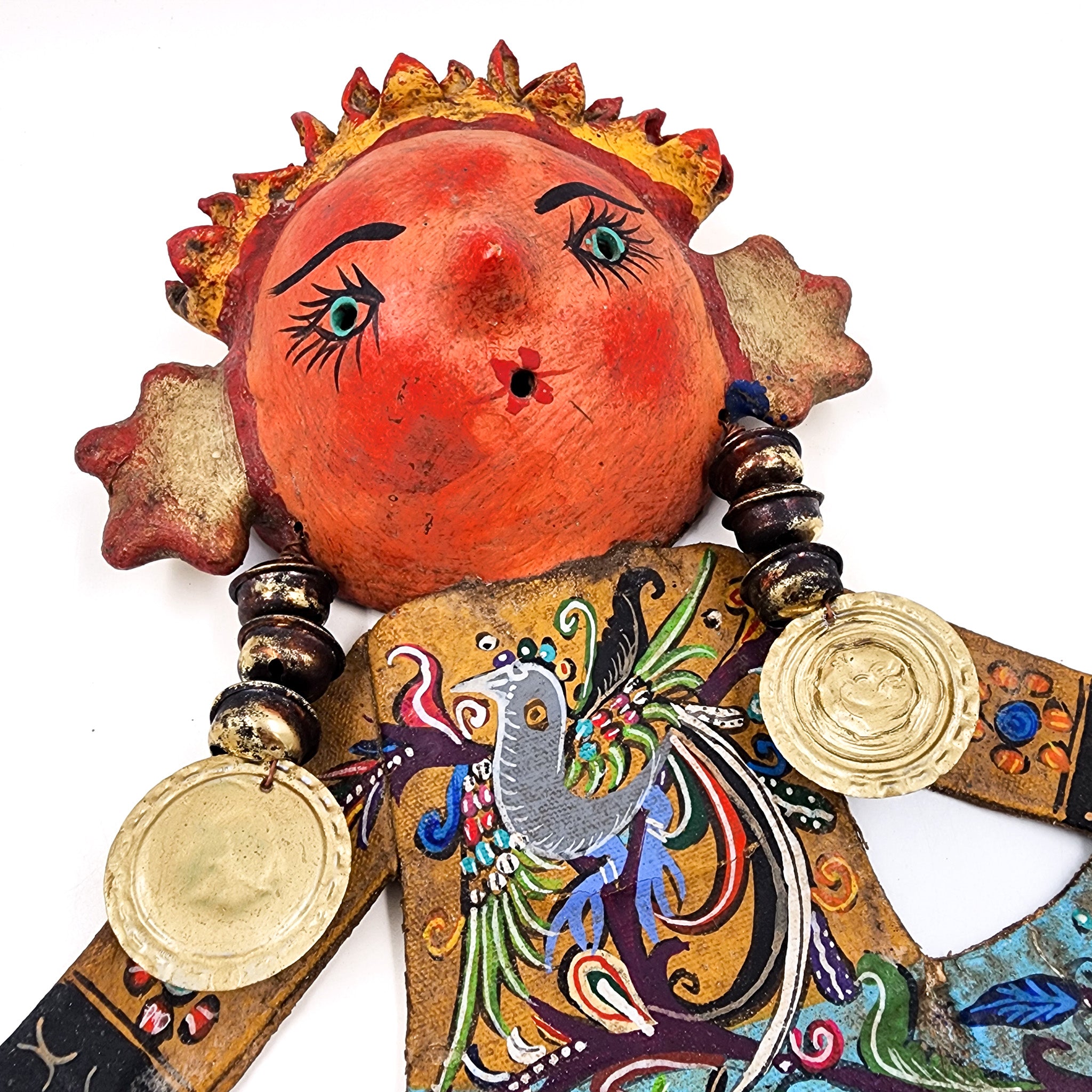 Muñeca artesanal con máscara de coco