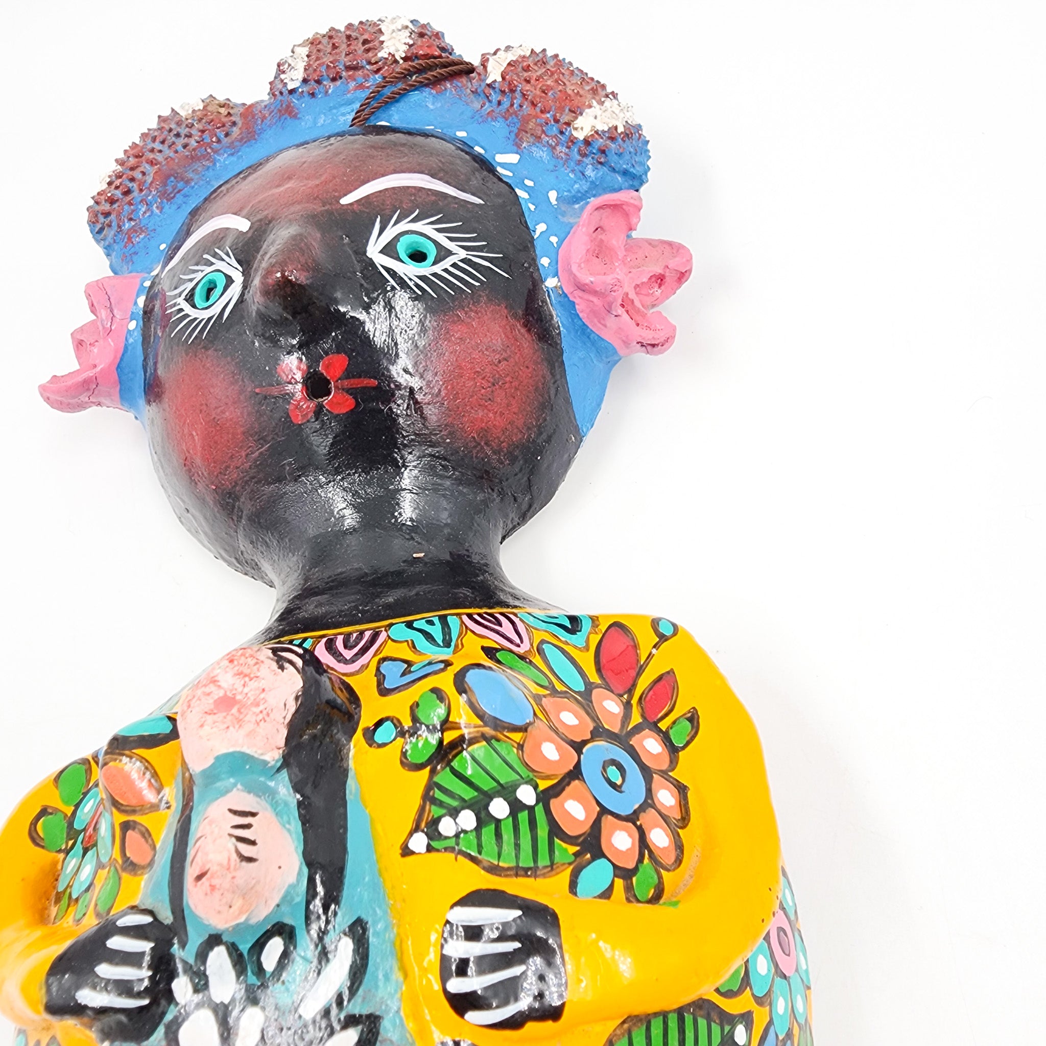 Muñeca de coco artesanal