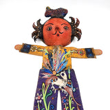 Muñeco artesanal con máscara de coco