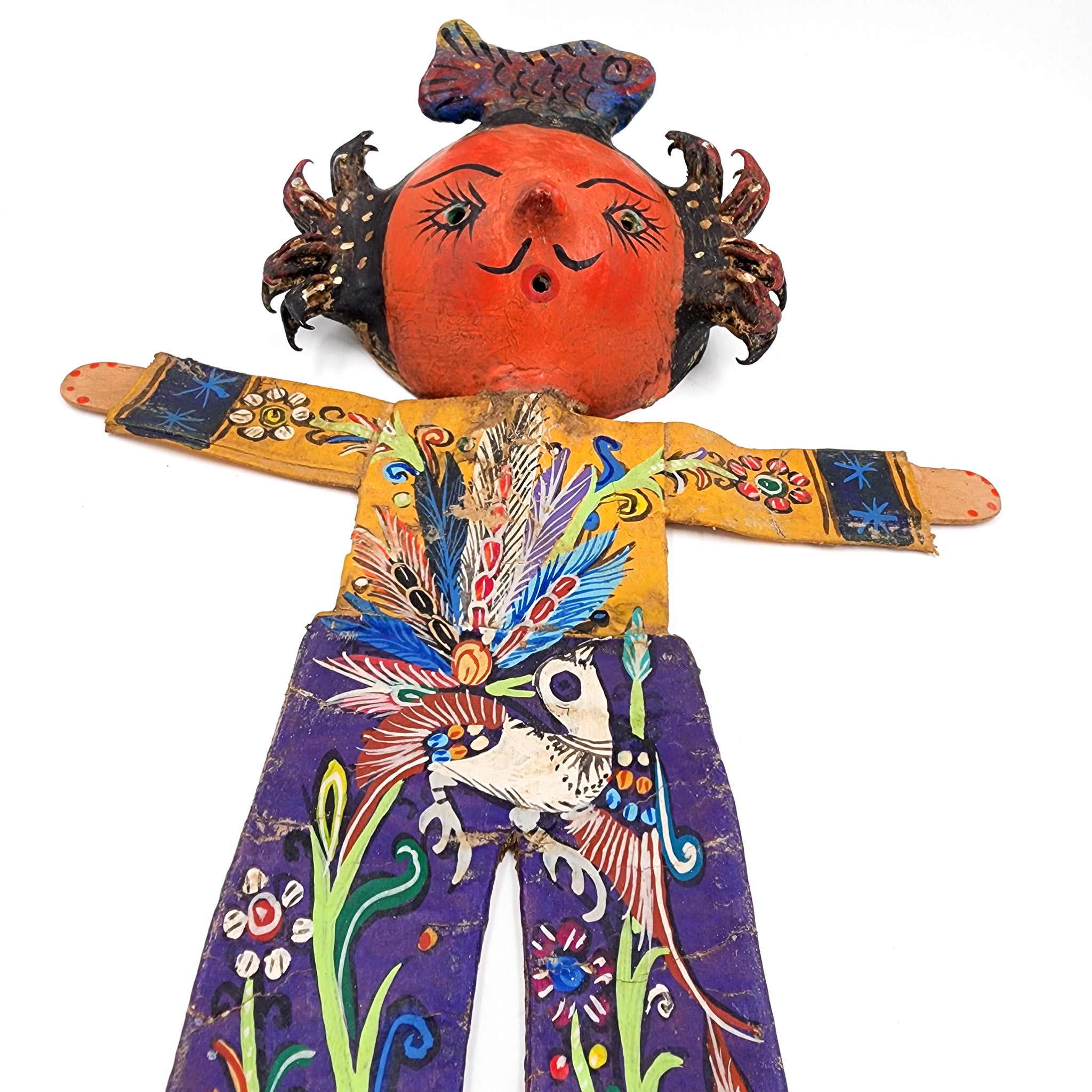 Muñeco artesanal con máscara de coco