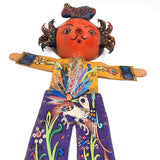 Muñeco artesanal con máscara de coco