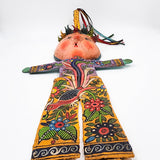 Muñeco artesanal con máscara de coco