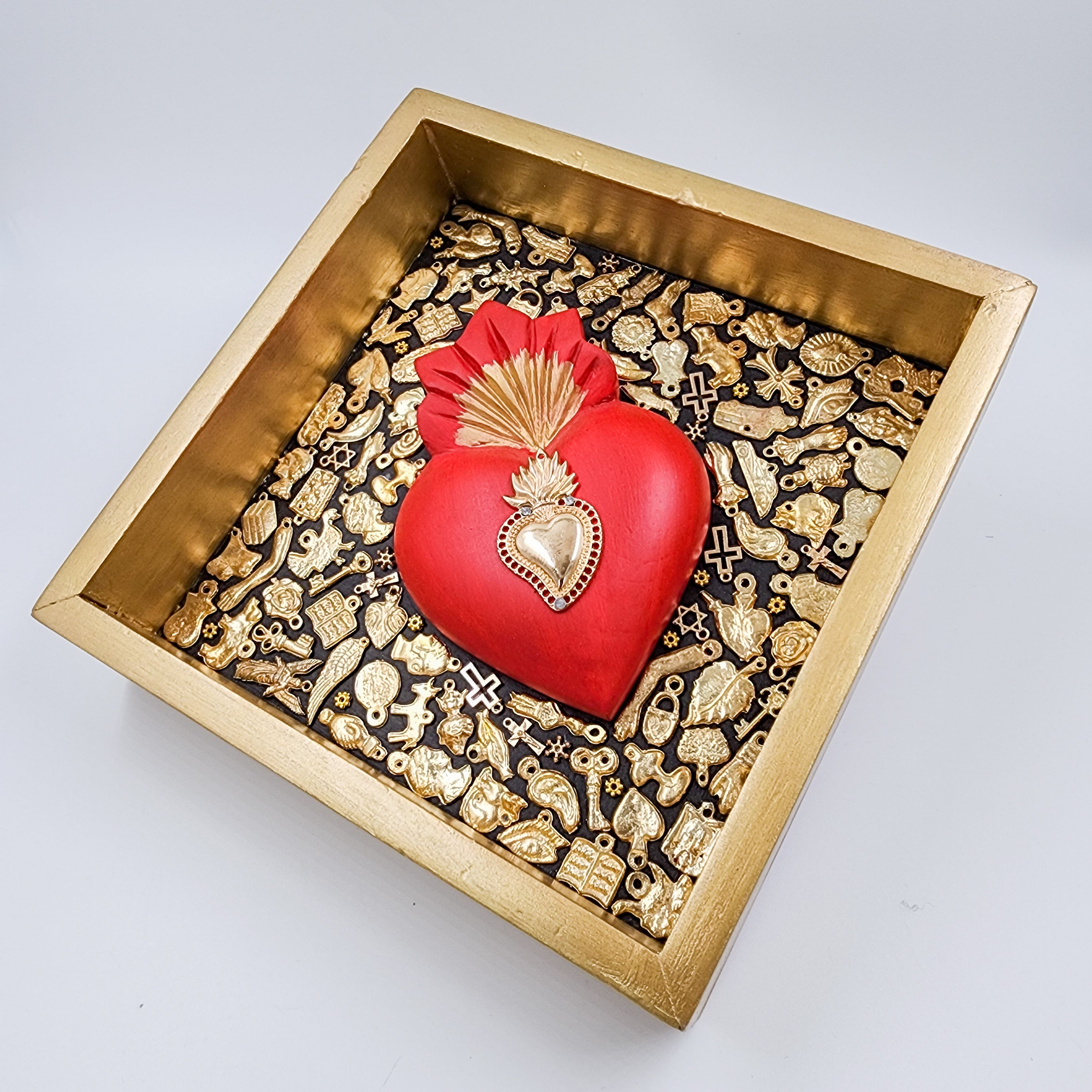 Nicho Corazón con Milagritos – Plata y Oro